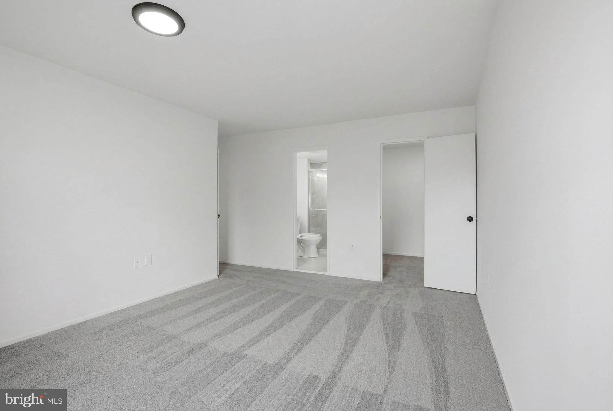 CENTER COURT - Residential