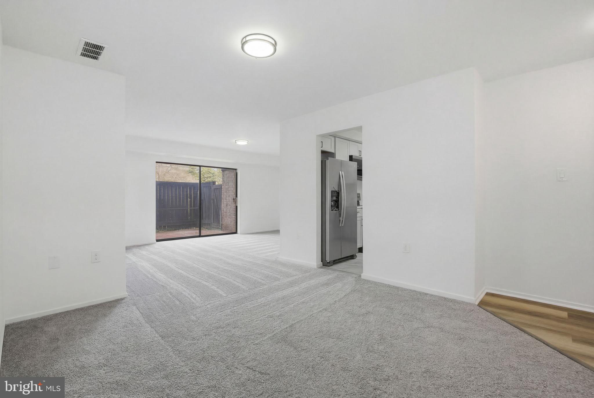 CENTER COURT - Residential