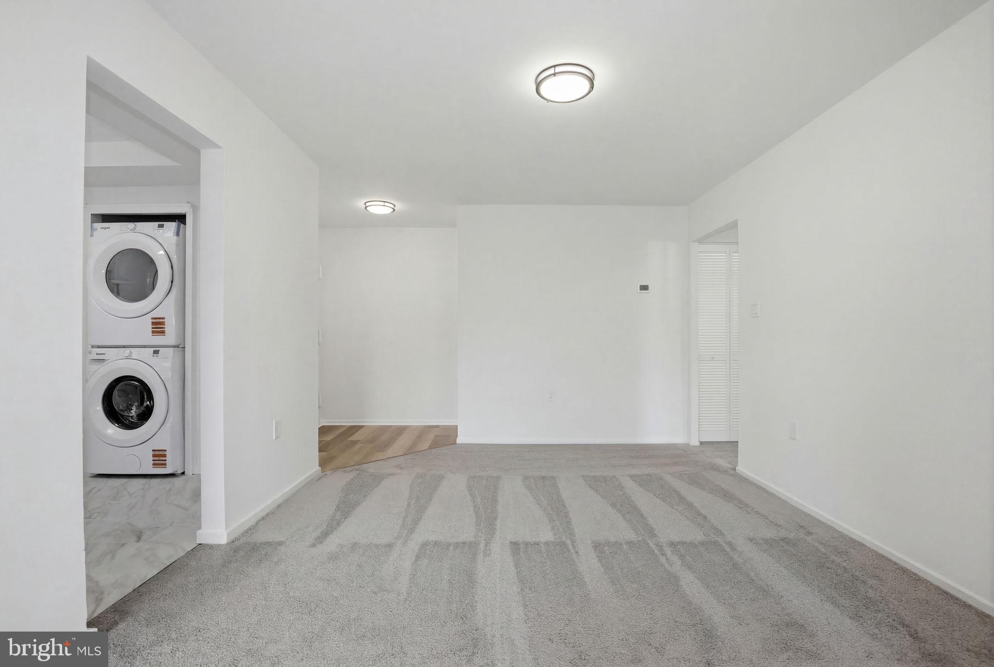 CENTER COURT - Residential