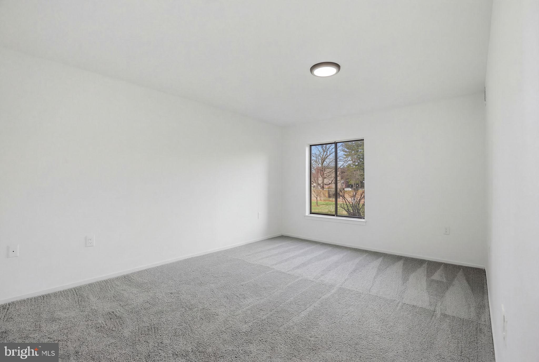 CENTER COURT - Residential