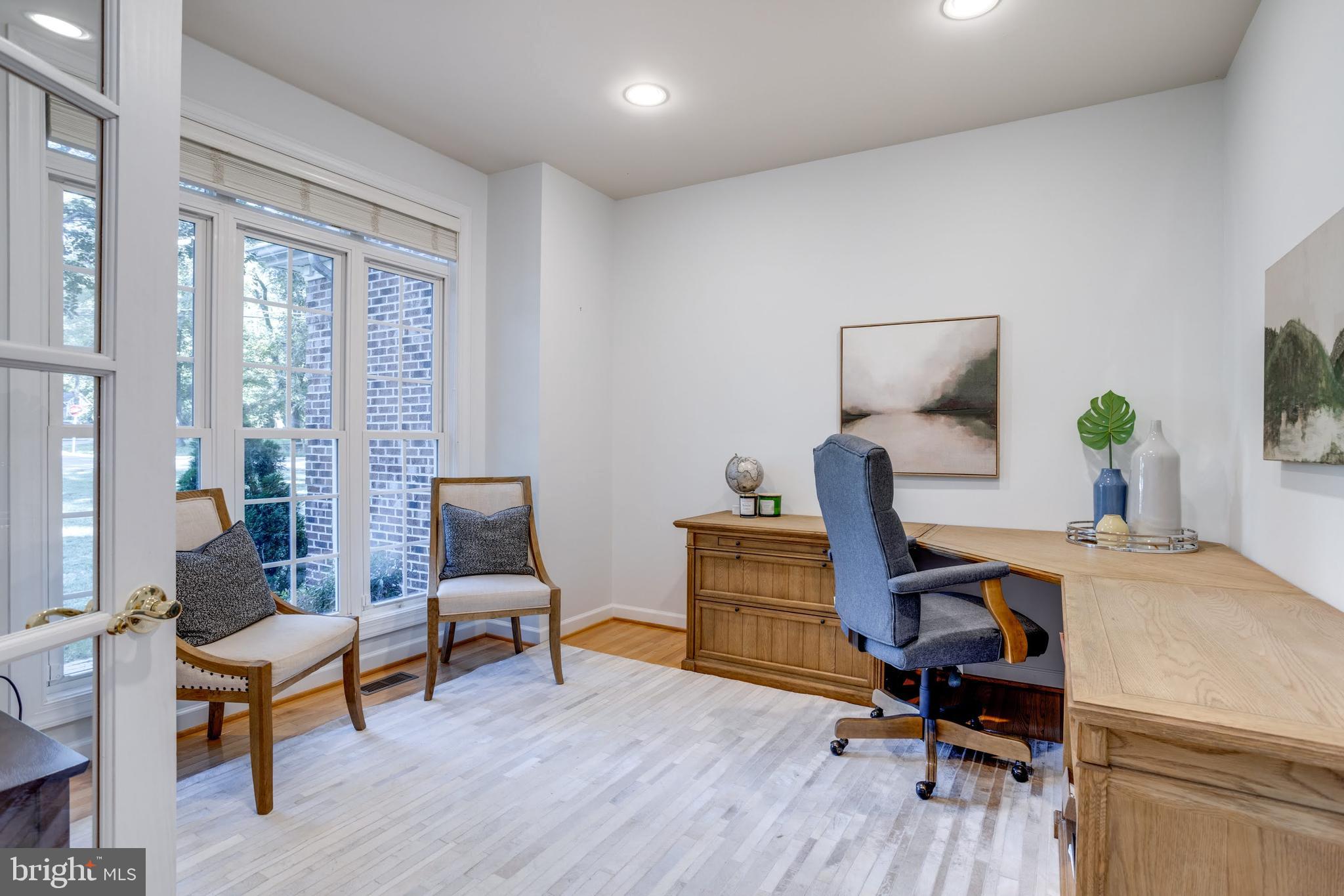 CHESTNUT HILL - Residential