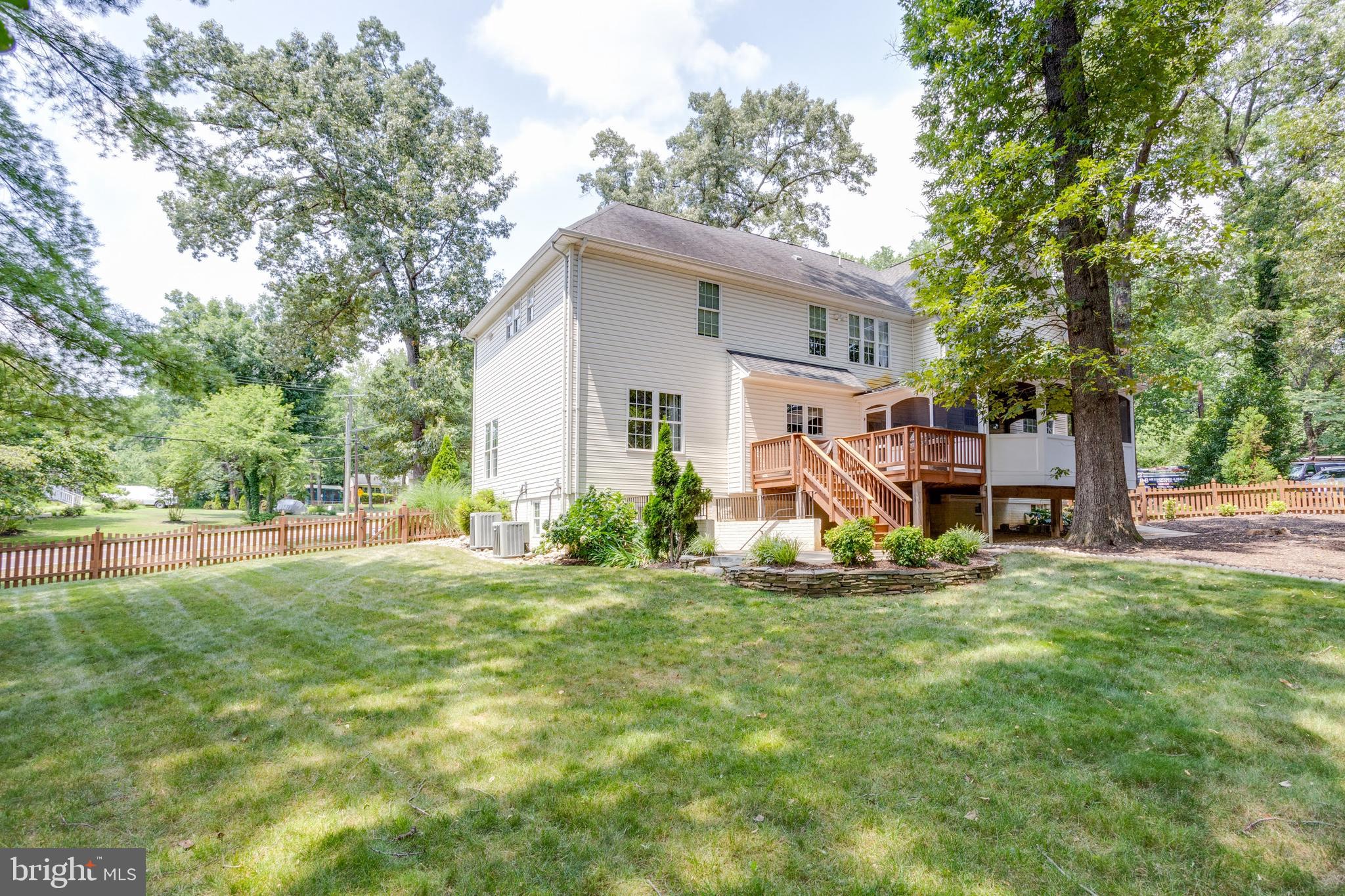 CHESTNUT HILL - Residential