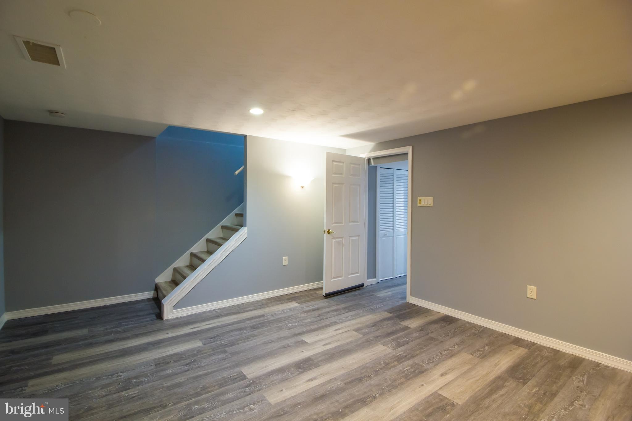 KINGS COURT - Residential