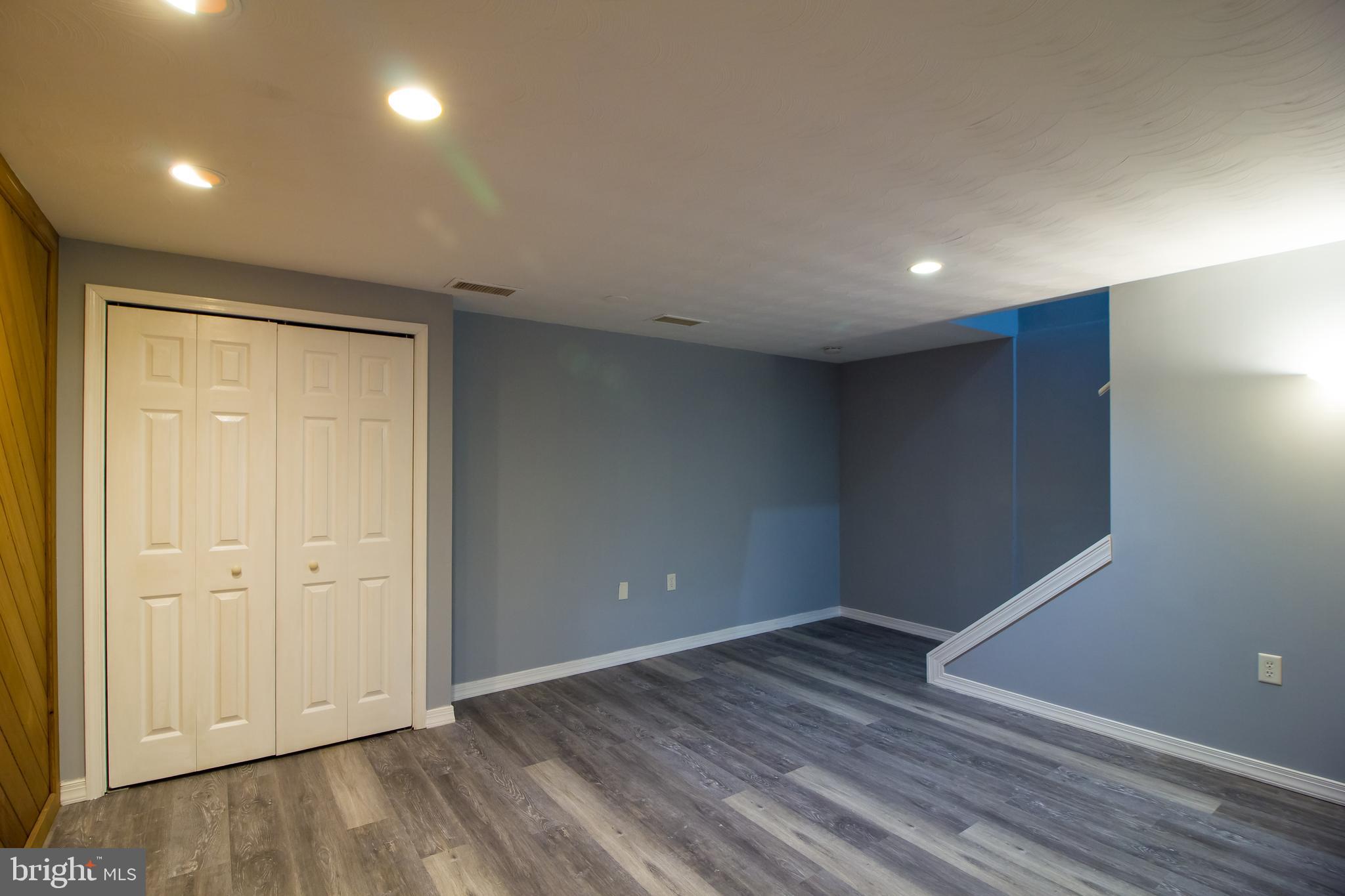 KINGS COURT - Residential