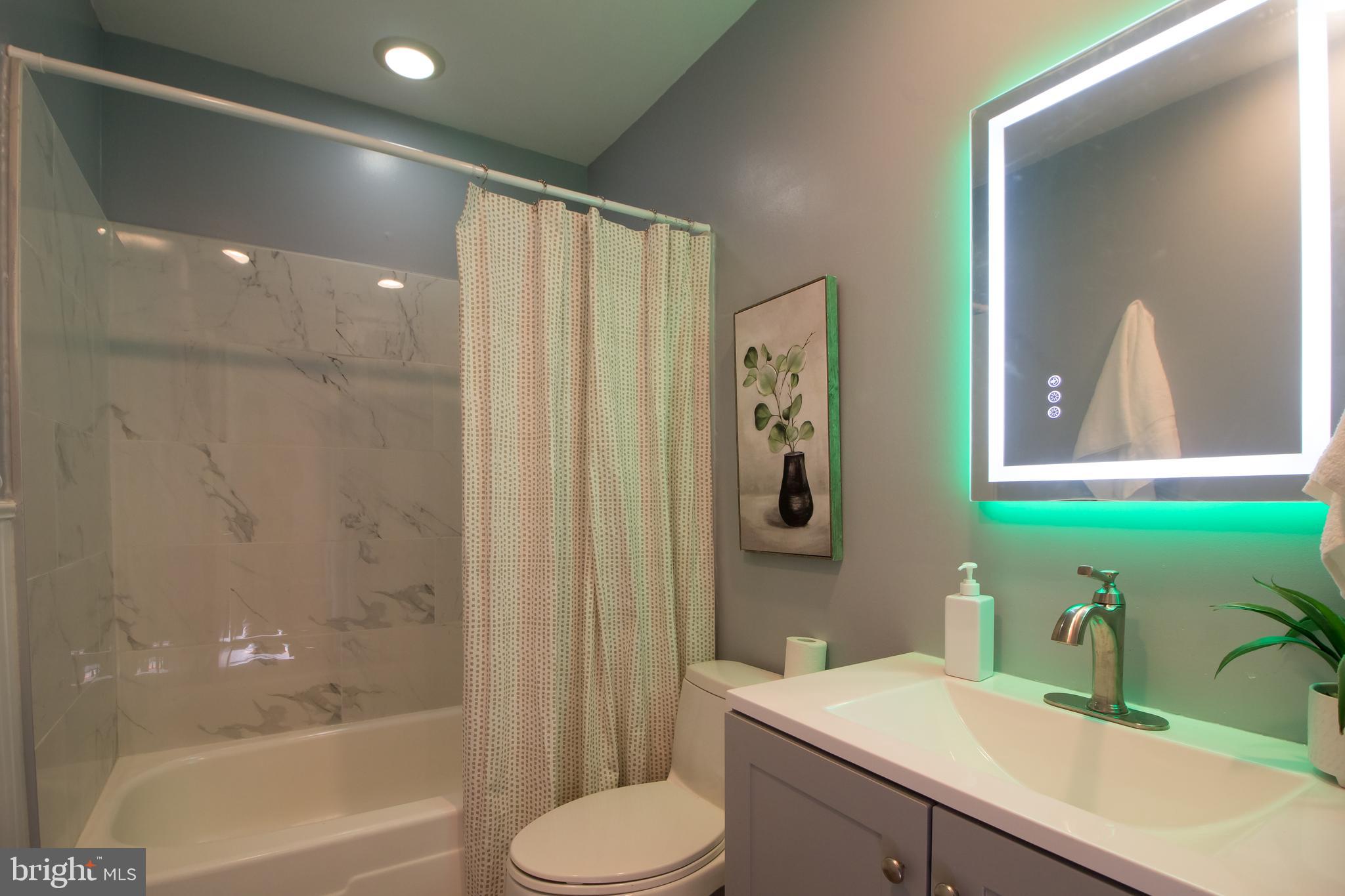 KINGS COURT - Residential