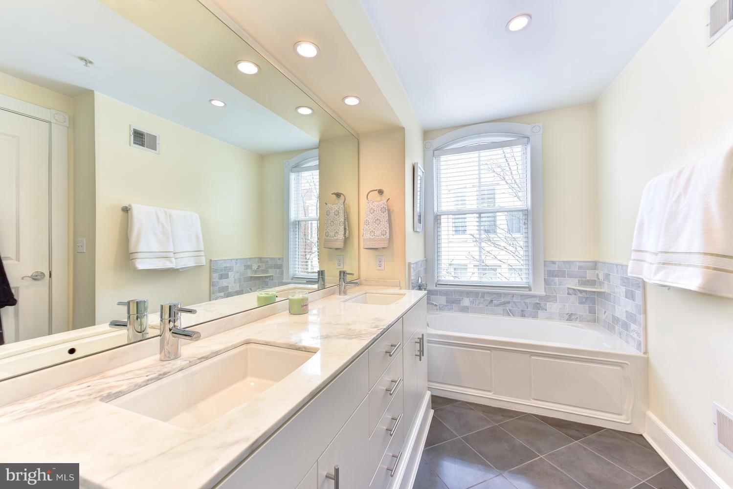 900 NORTH WASHINGTON STREET CONDOMINIUMS - Residential