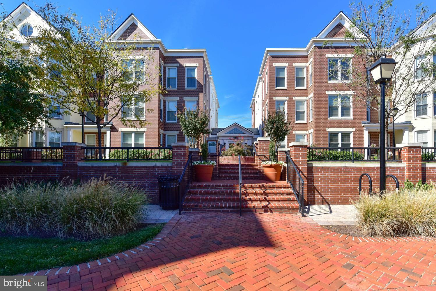900 NORTH WASHINGTON STREET CONDOMINIUMS - Residential