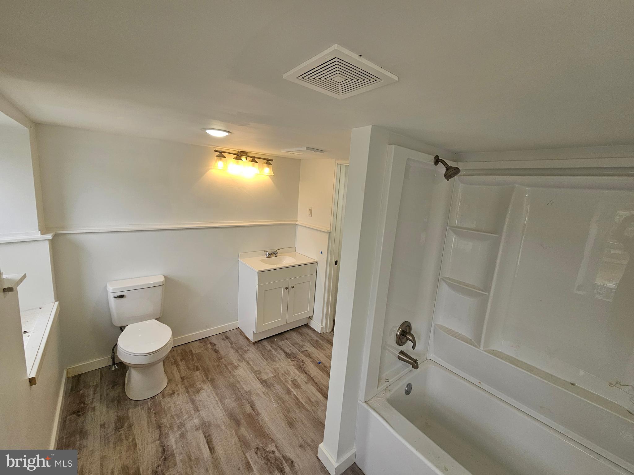 LAFAYETTE HILL - Residential Lease