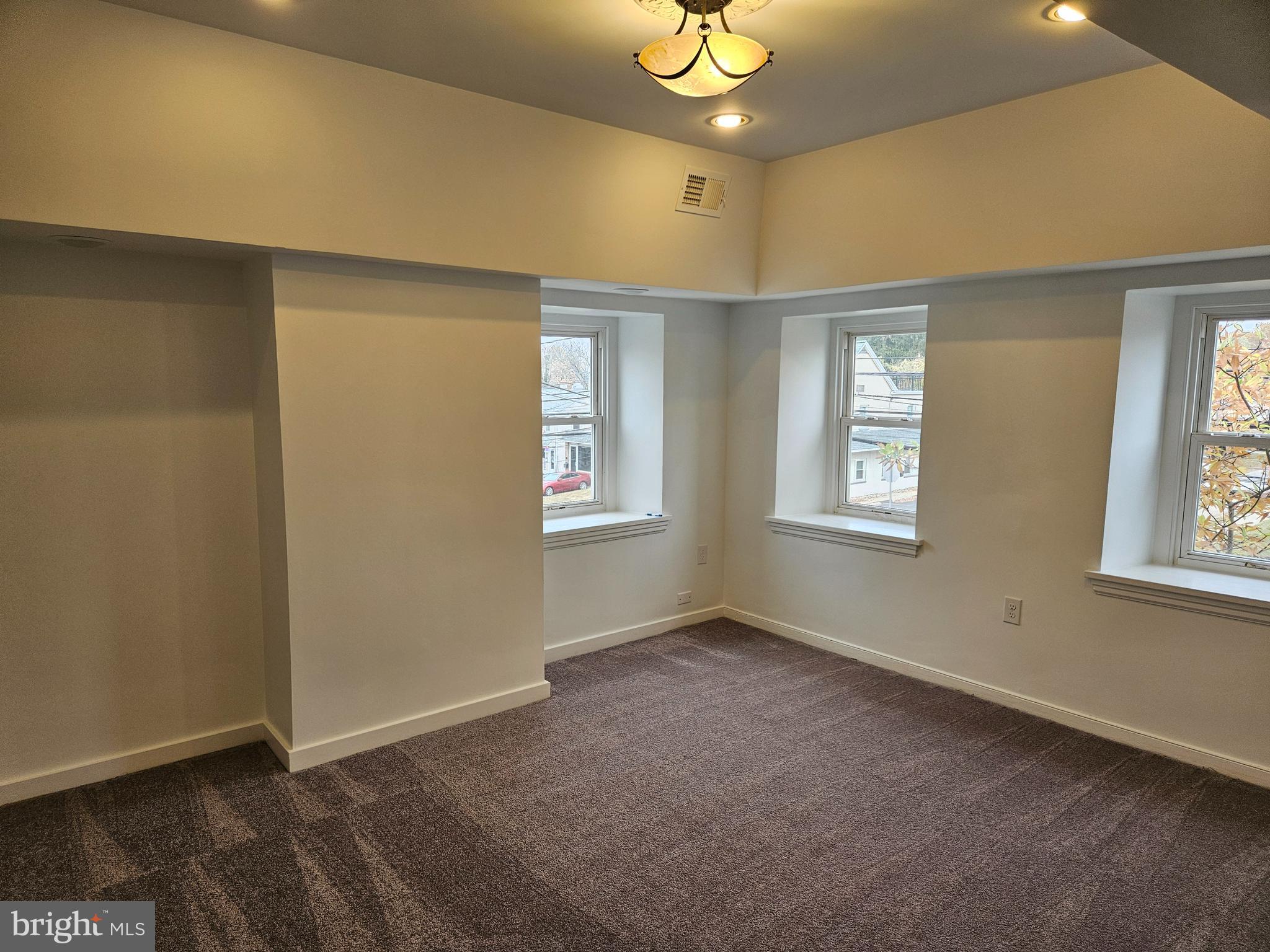 LAFAYETTE HILL - Residential Lease