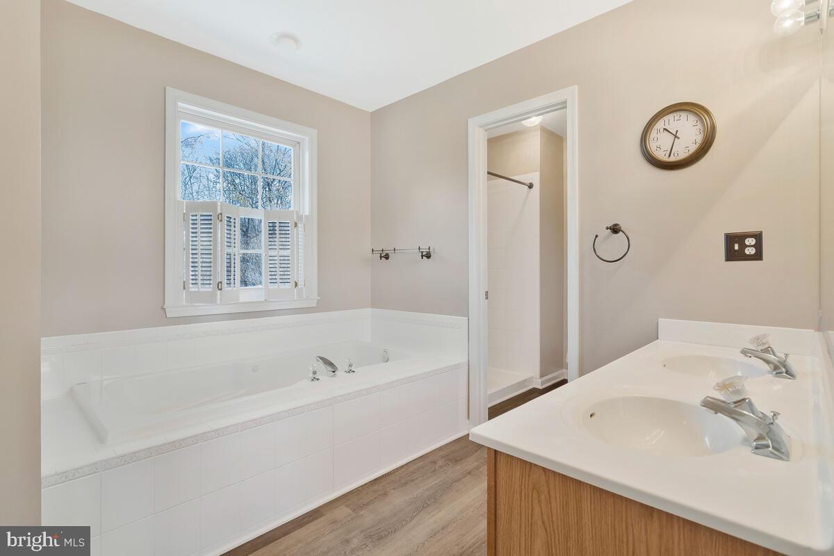 OAKLEIGH MANOR ESTATES - Residential