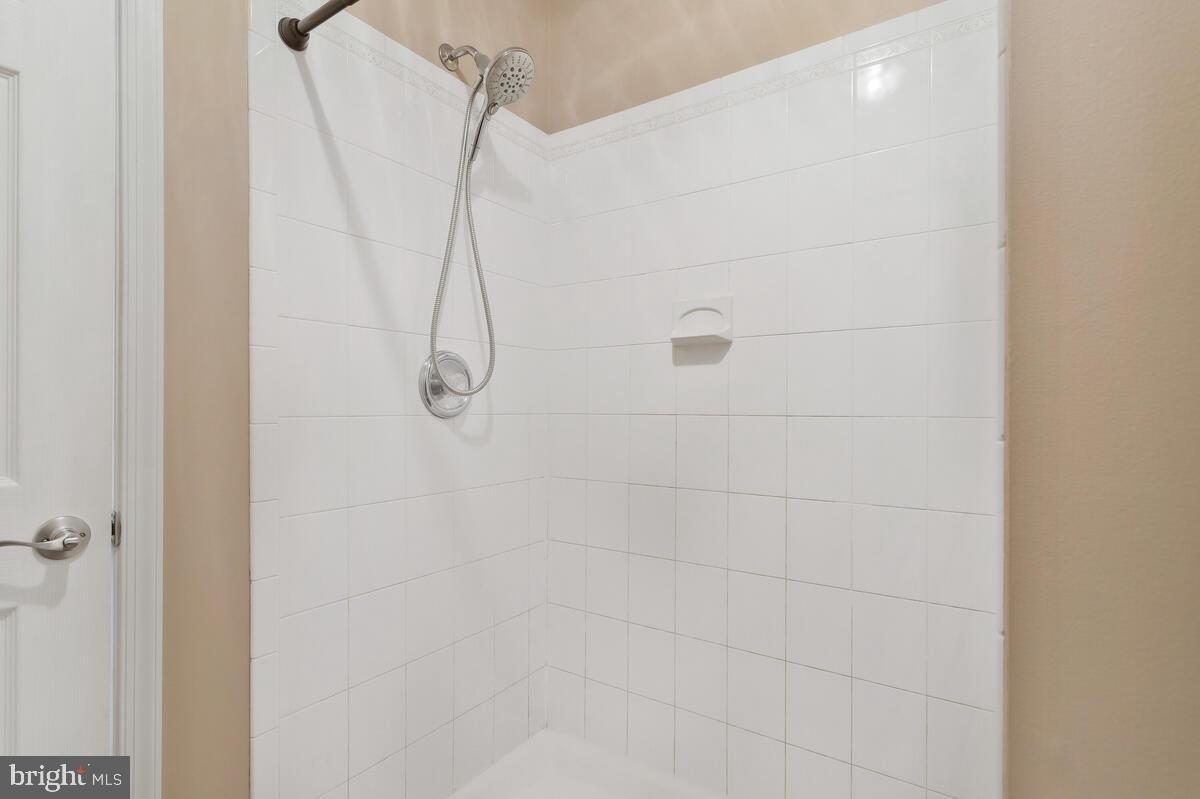 OAKLEIGH MANOR ESTATES - Residential