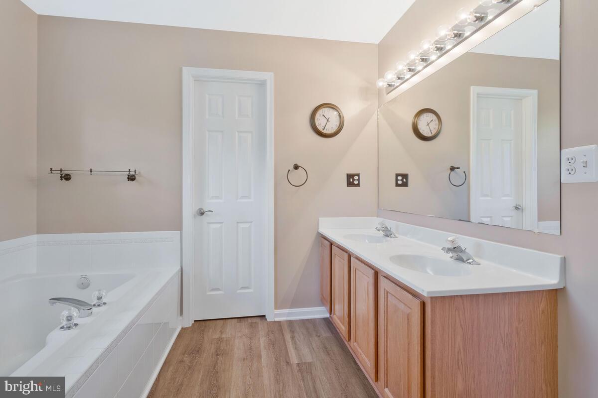 OAKLEIGH MANOR ESTATES - Residential