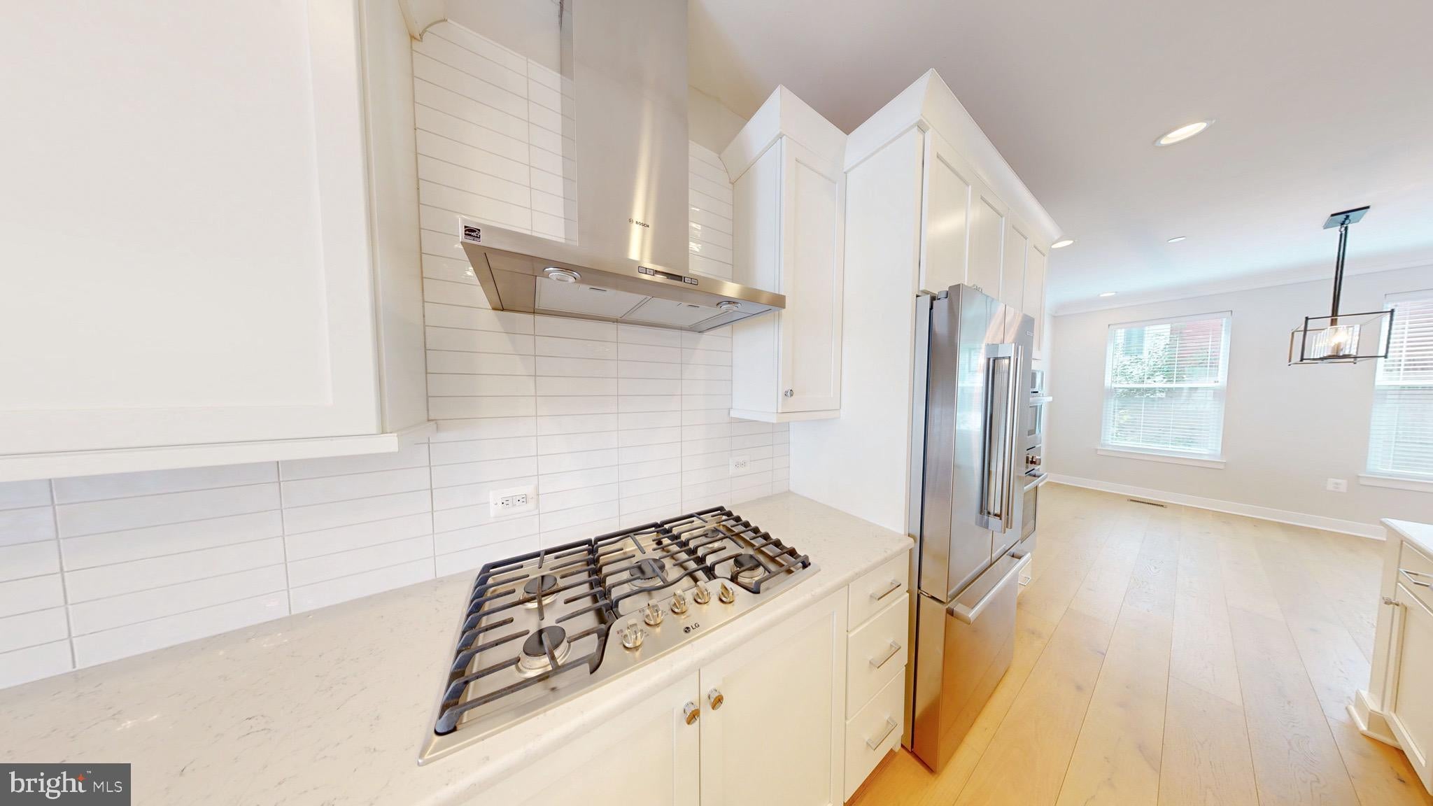 10324 GROSVENOR PLACE