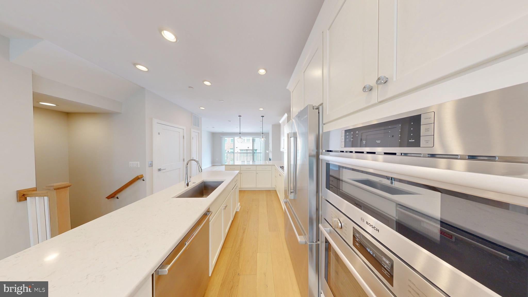 10324 GROSVENOR PLACE