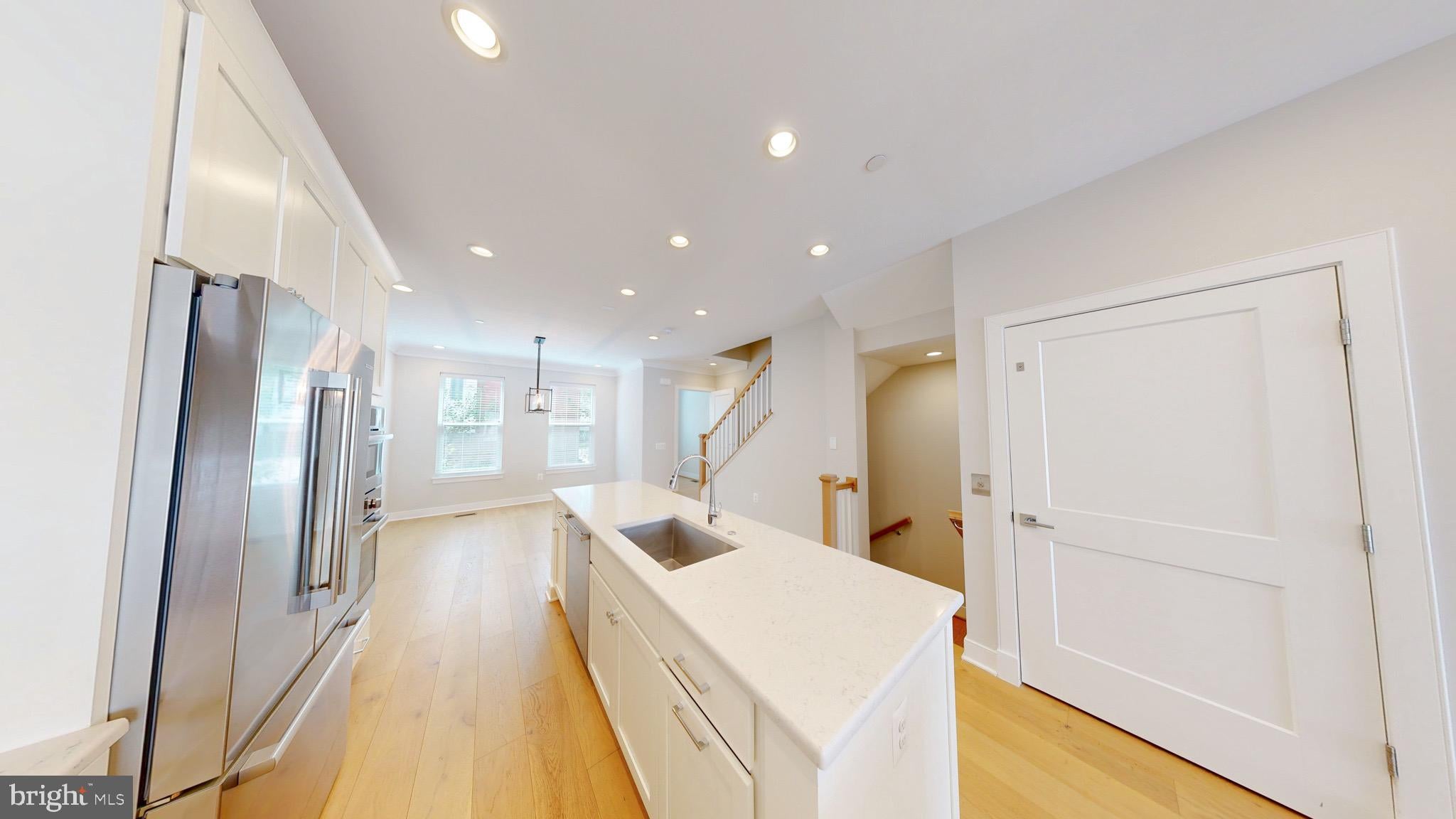 10324 GROSVENOR PLACE