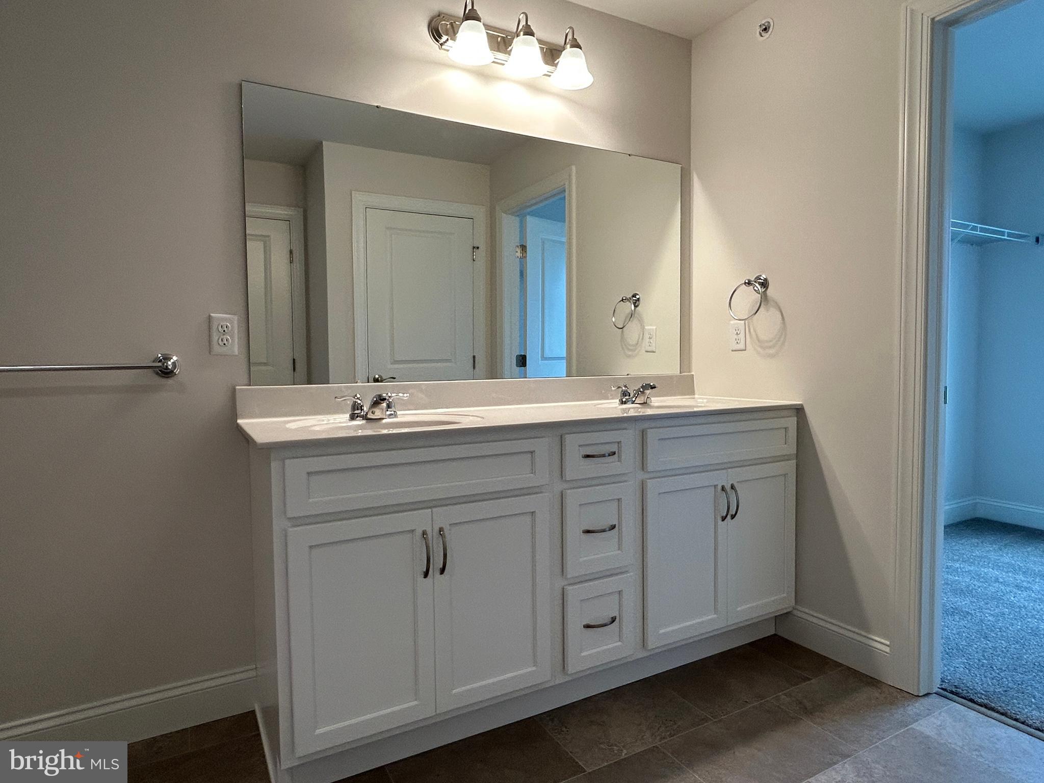 WOODLAND HILLS - Residential
