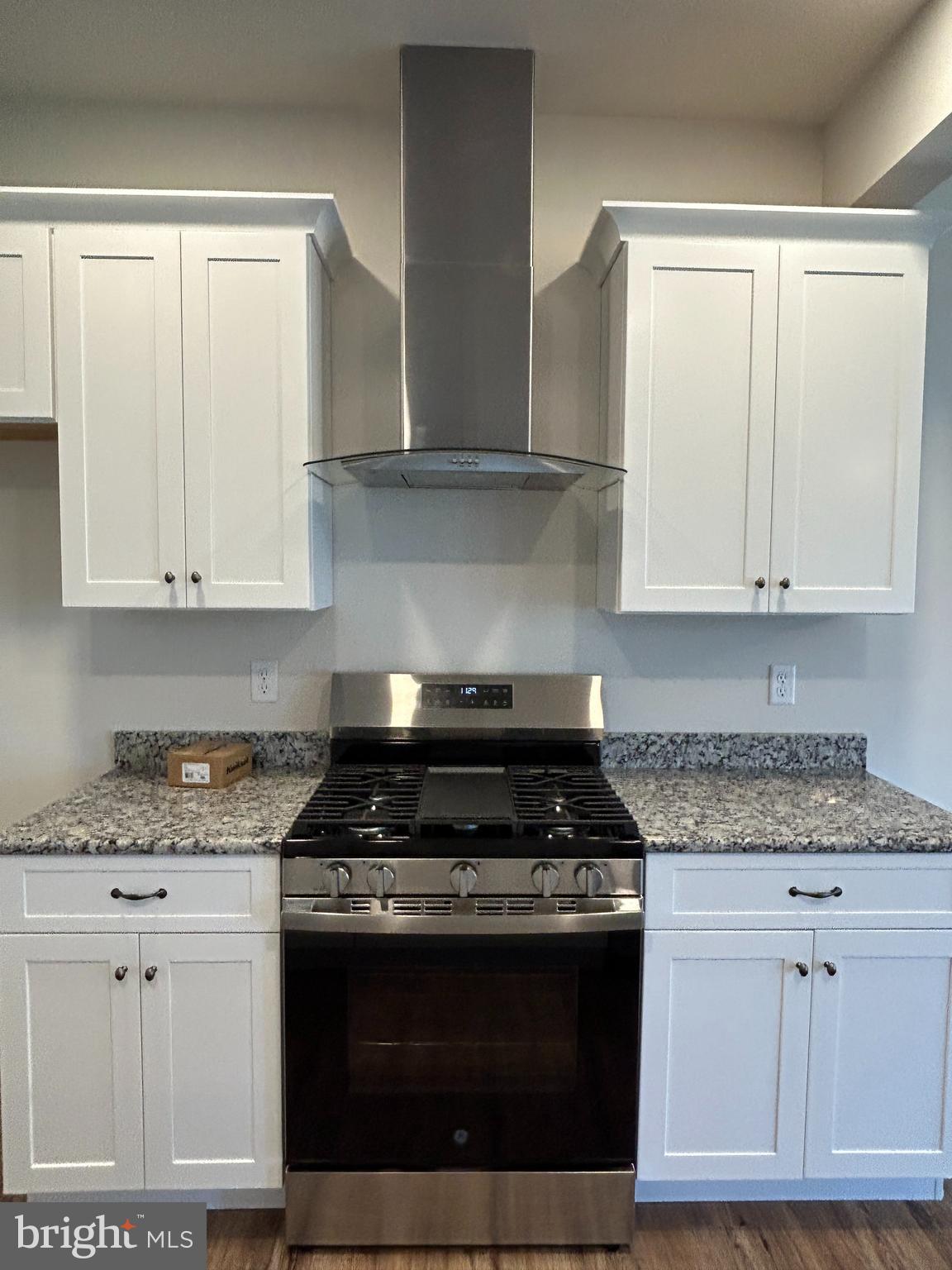 WOODLAND HILLS - Residential