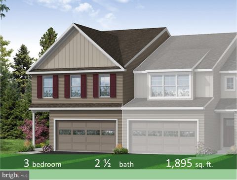 Townhouse For Sale - 134 Magnolia Drive<br/> MIDDLETOWN, PA 17057