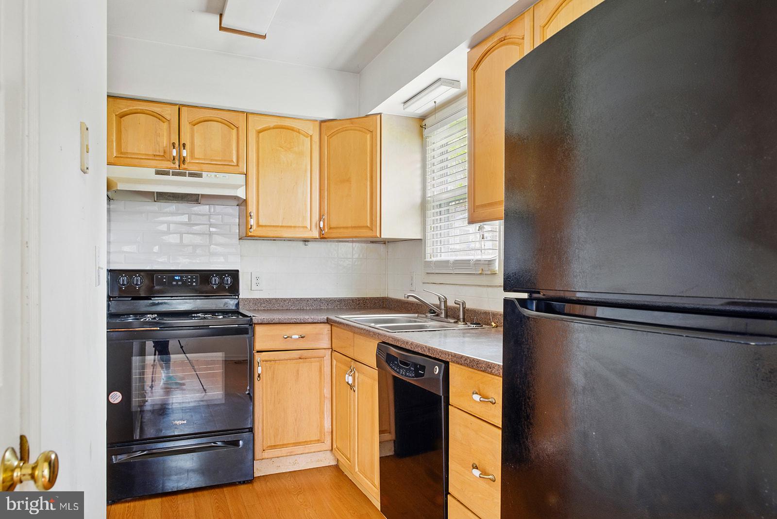 213 W FAIRVIEW ROAD
