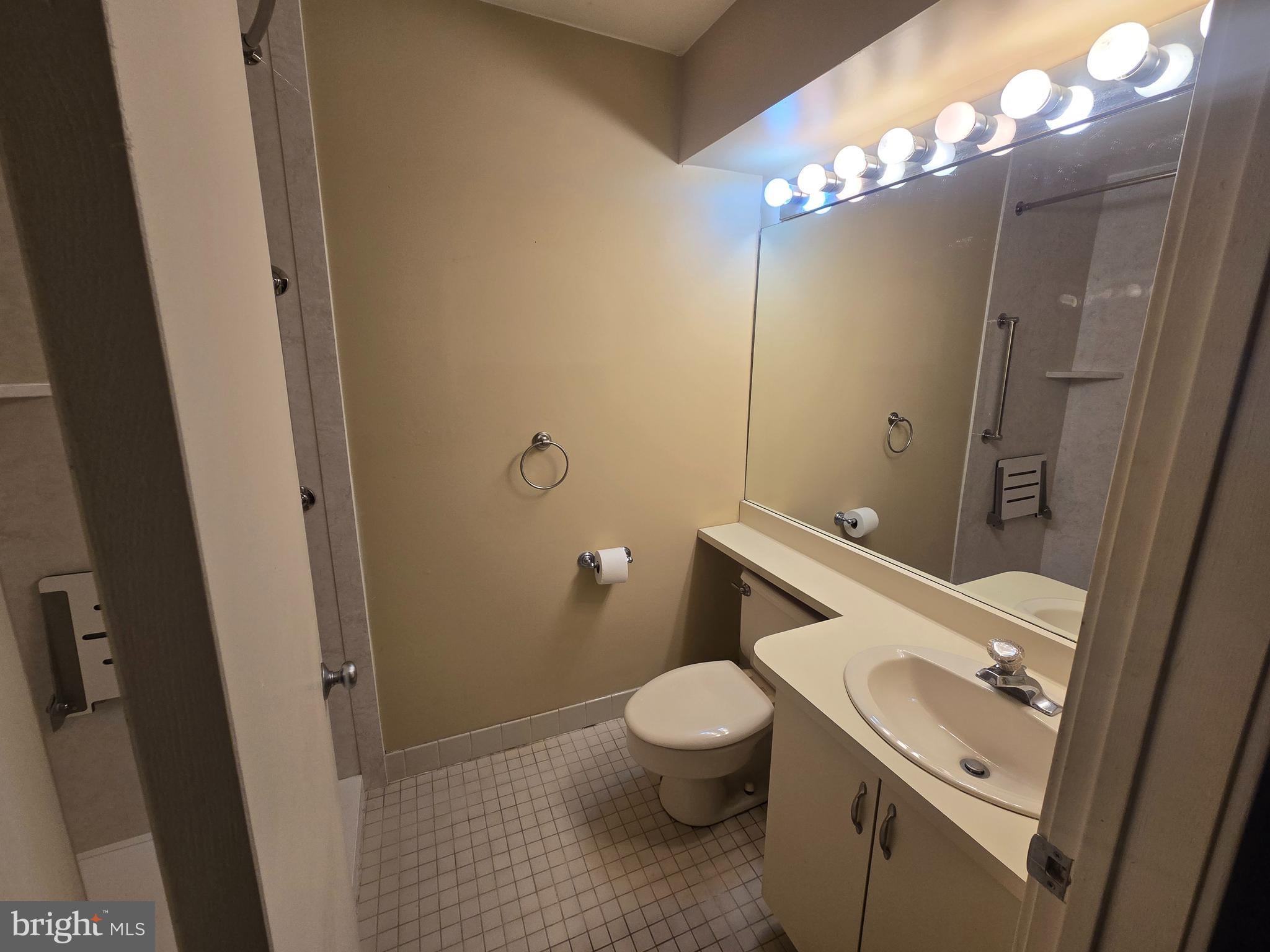 5209 LE PARC DRIVE UNIT 6 38