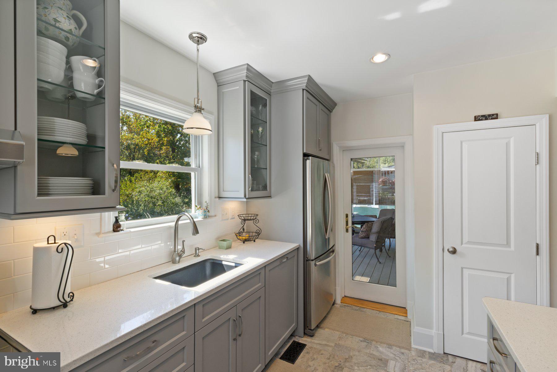 1831 WHITE OAK AVENUE