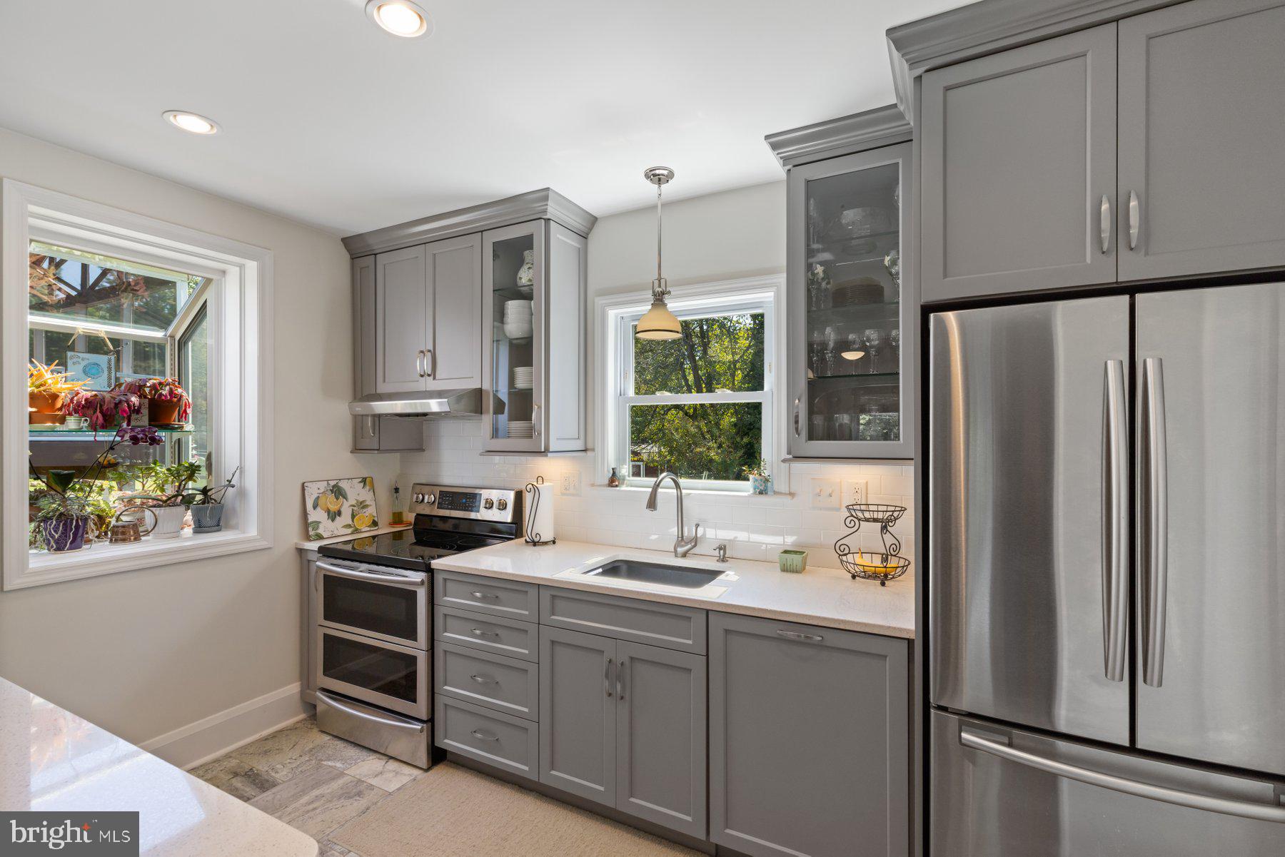 1831 WHITE OAK AVENUE