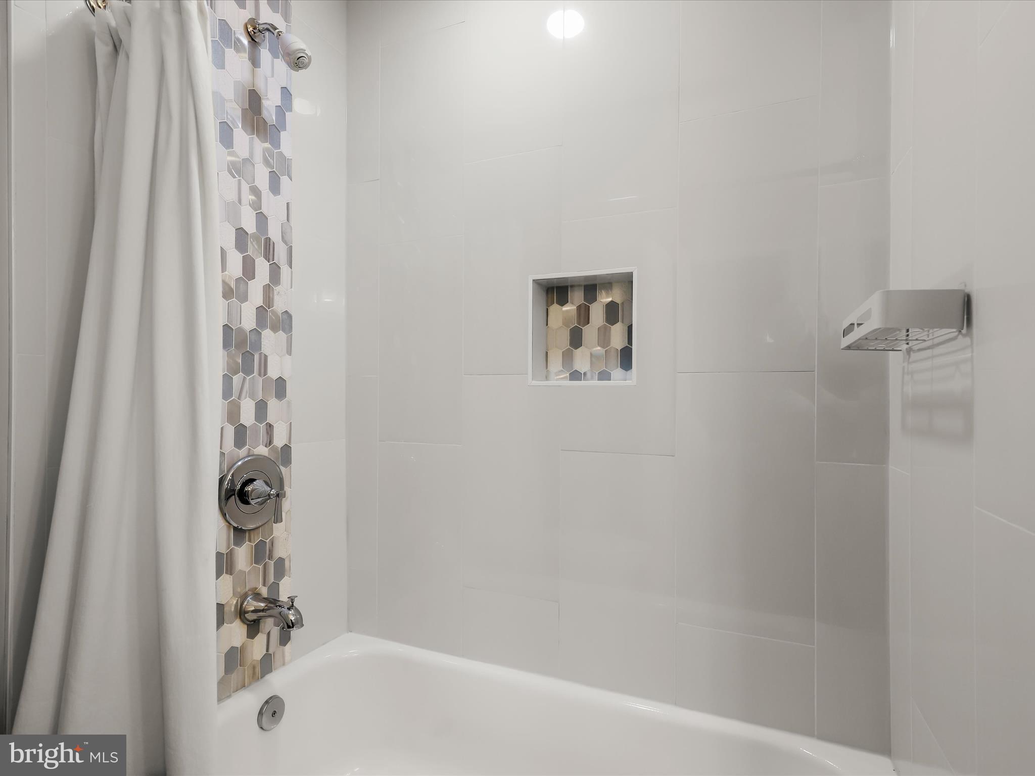 WILLIAMSBURG VILLAGE - Residential