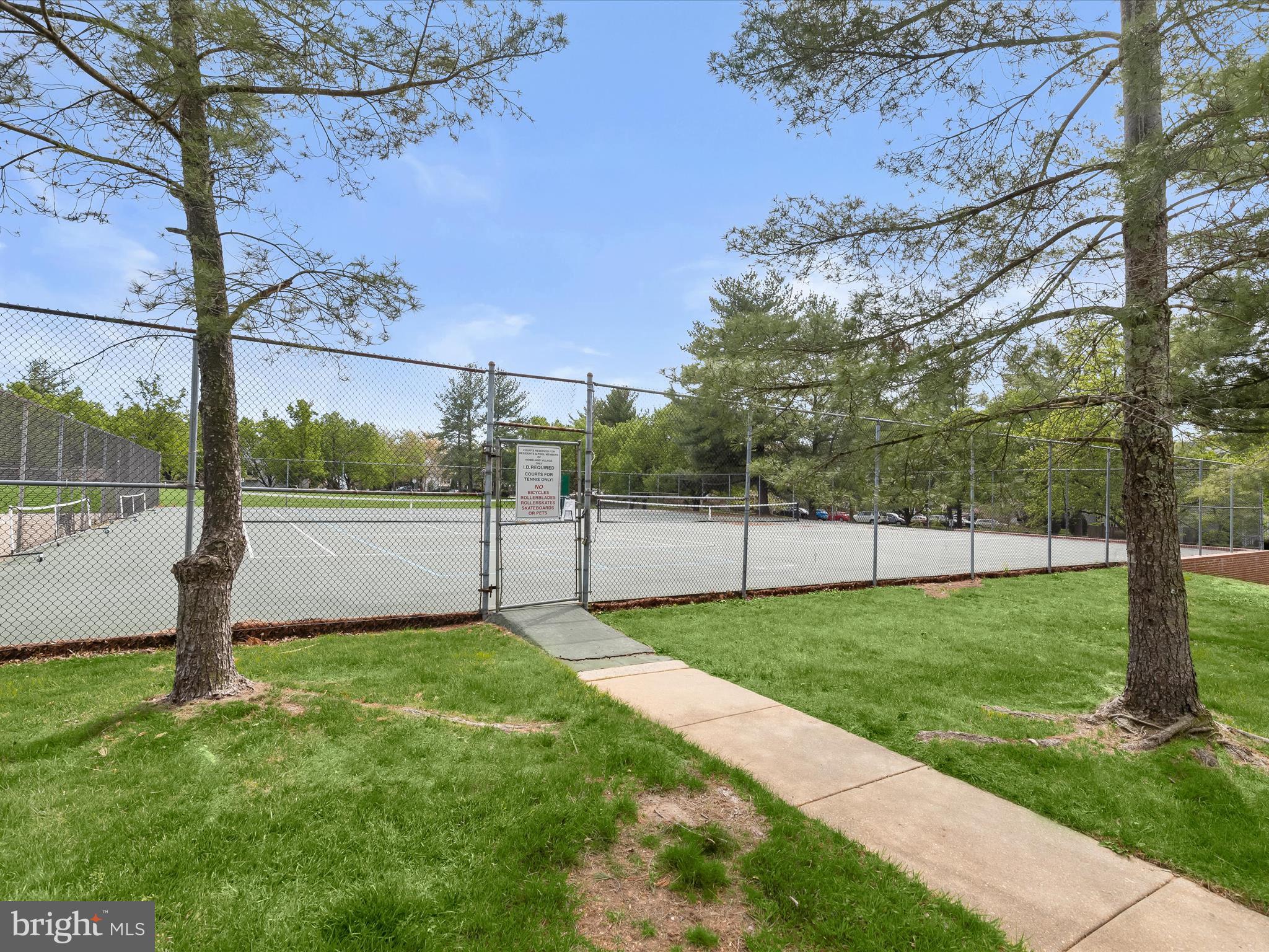 WILLIAMSBURG VILLAGE - Residential