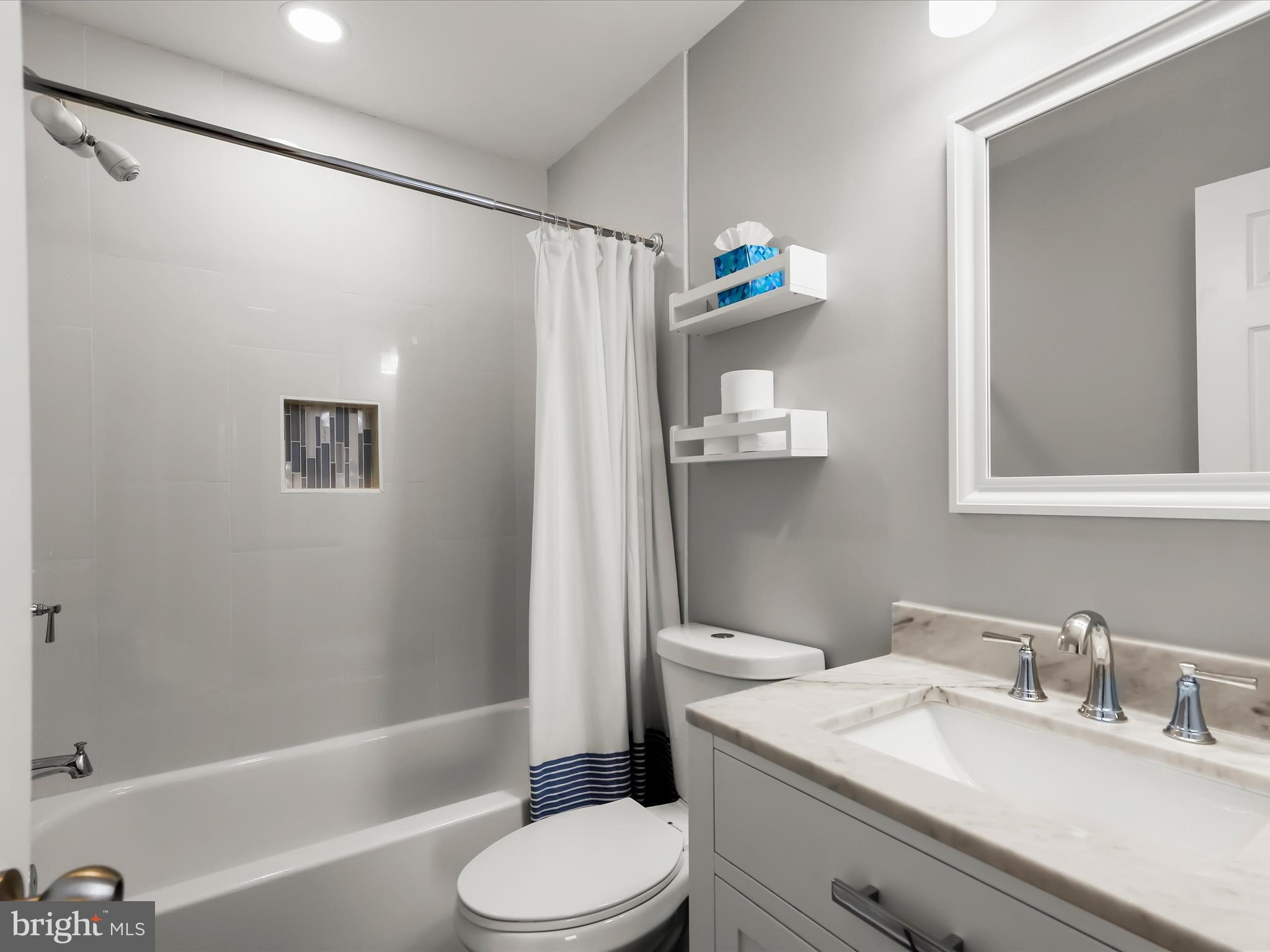 WILLIAMSBURG VILLAGE - Residential