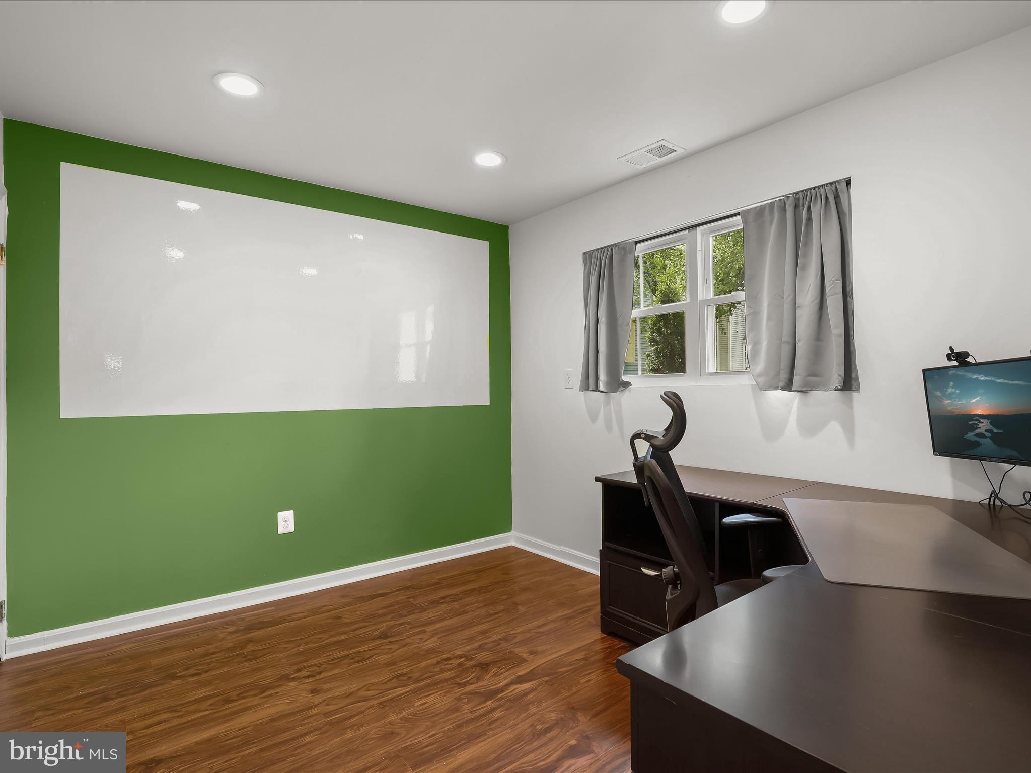 WILLIAMSBURG VILLAGE - Residential