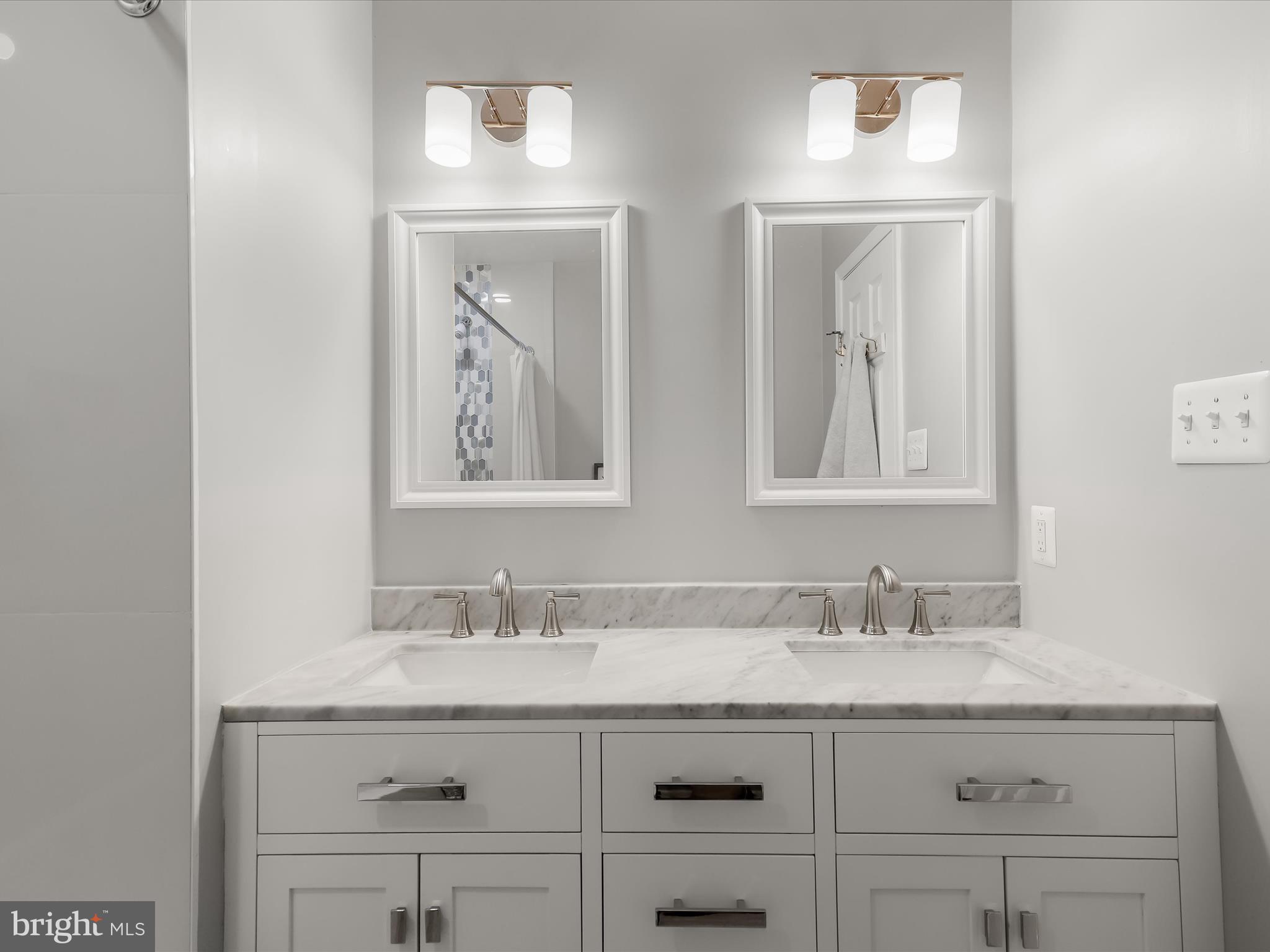 WILLIAMSBURG VILLAGE - Residential