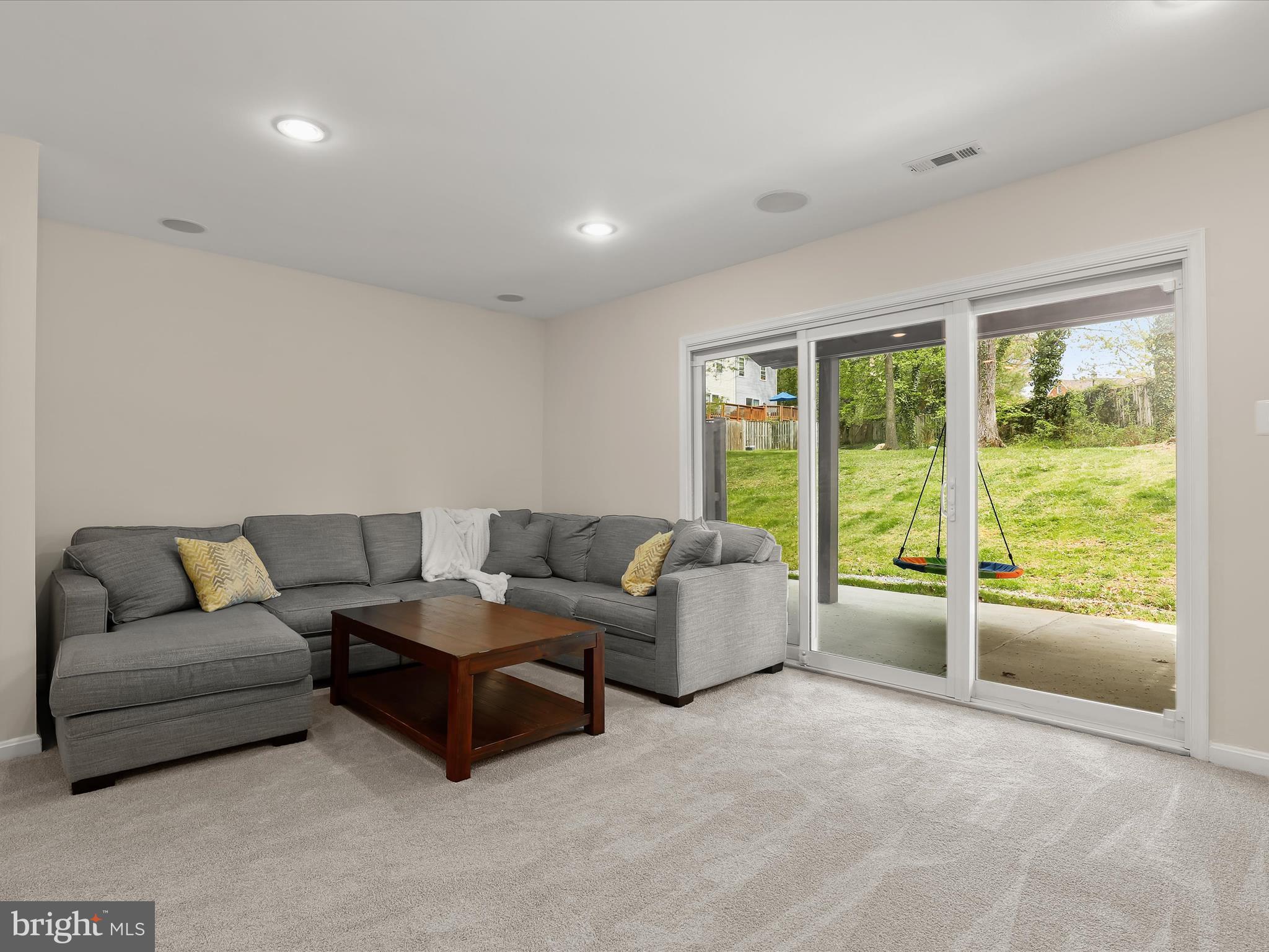 WILLIAMSBURG VILLAGE - Residential