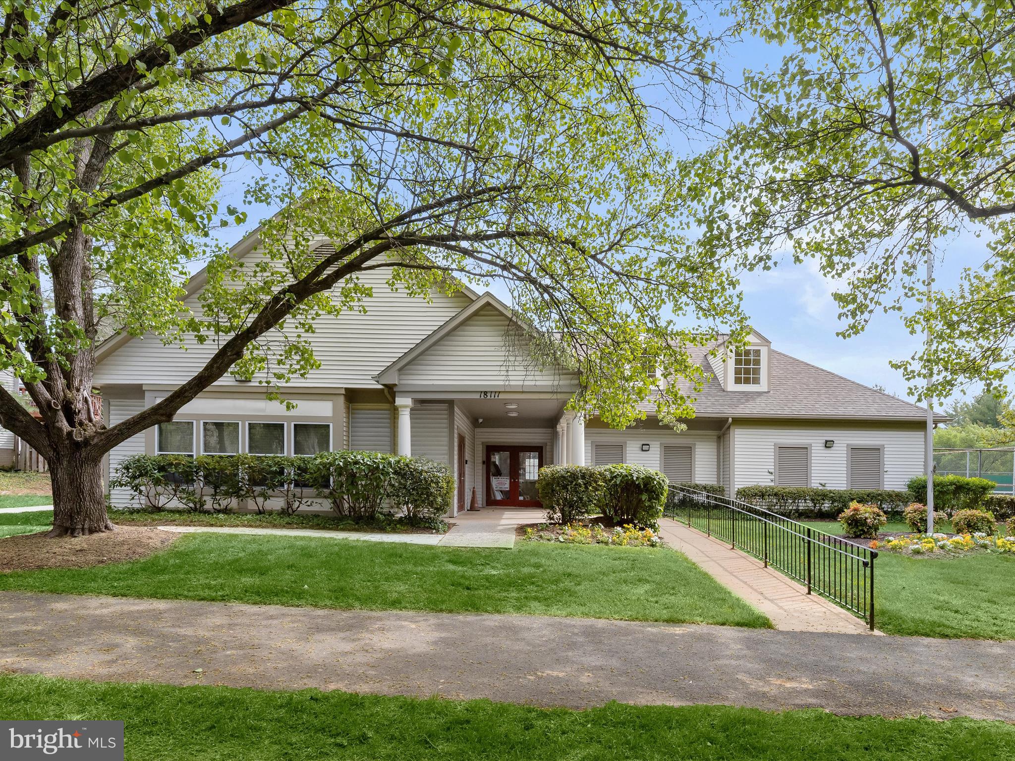 WILLIAMSBURG VILLAGE - Residential