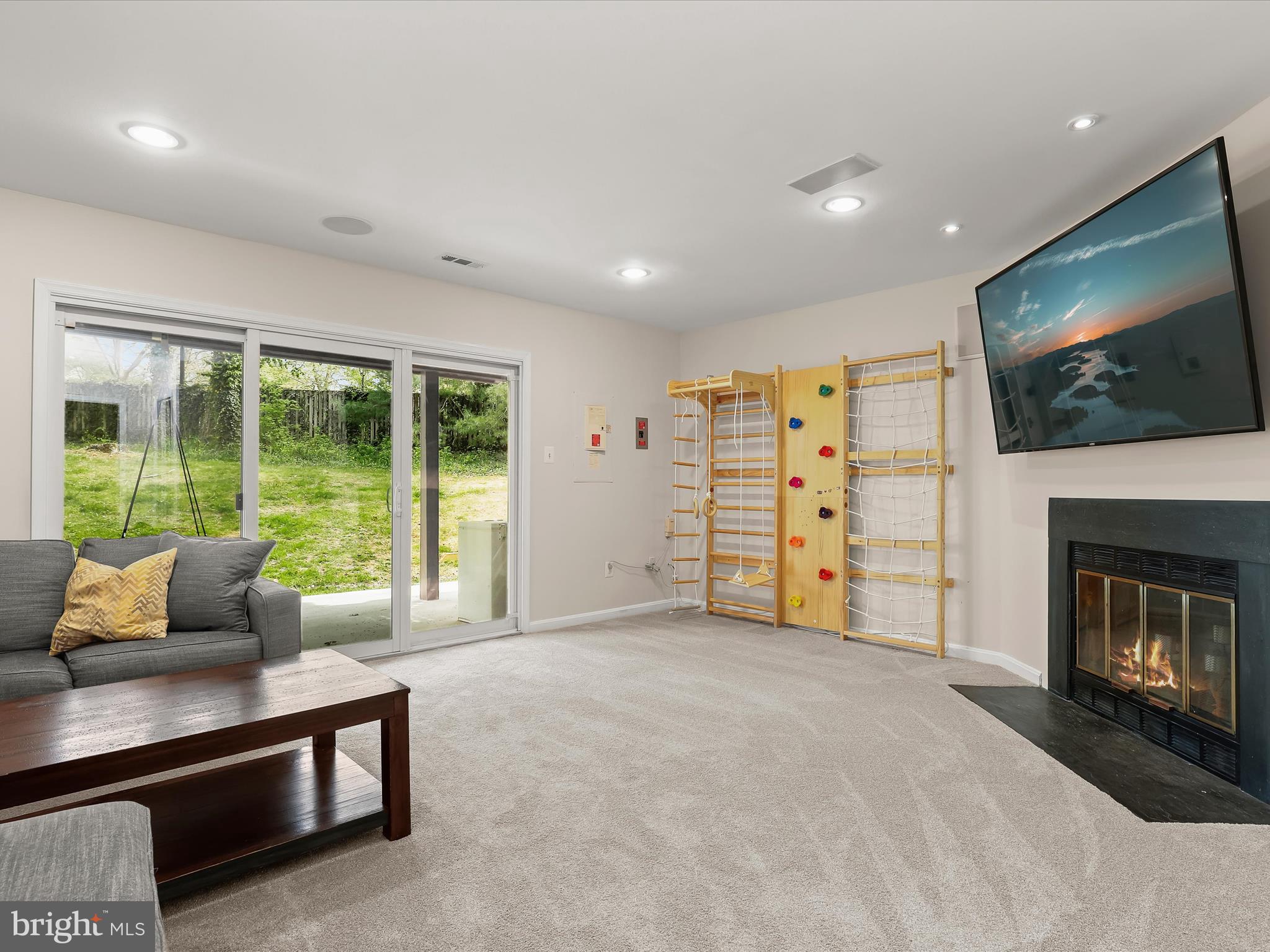 WILLIAMSBURG VILLAGE - Residential