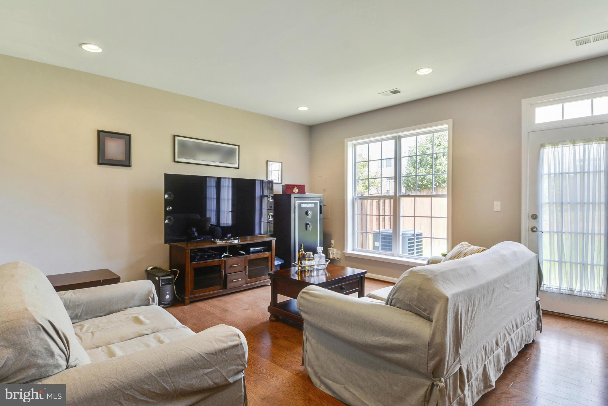 PORT POTOMAC - Residential