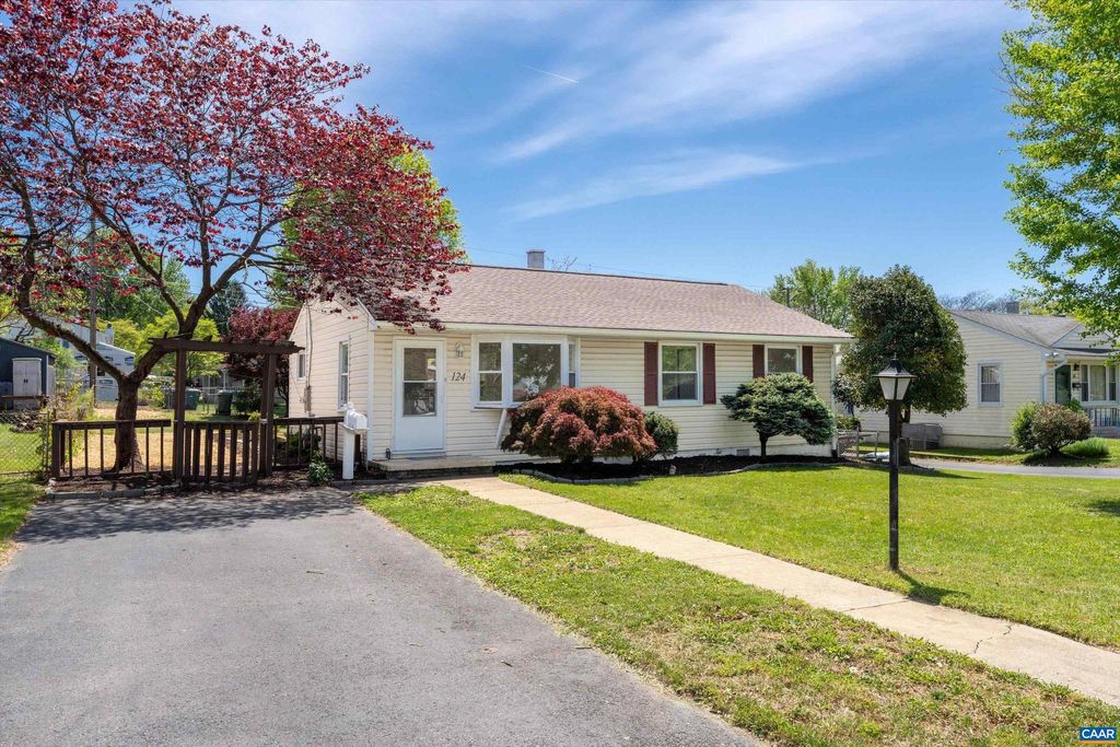 Photo of 124 James Ave, WAYNESBORO, VA 22980 (MLS # 676253)