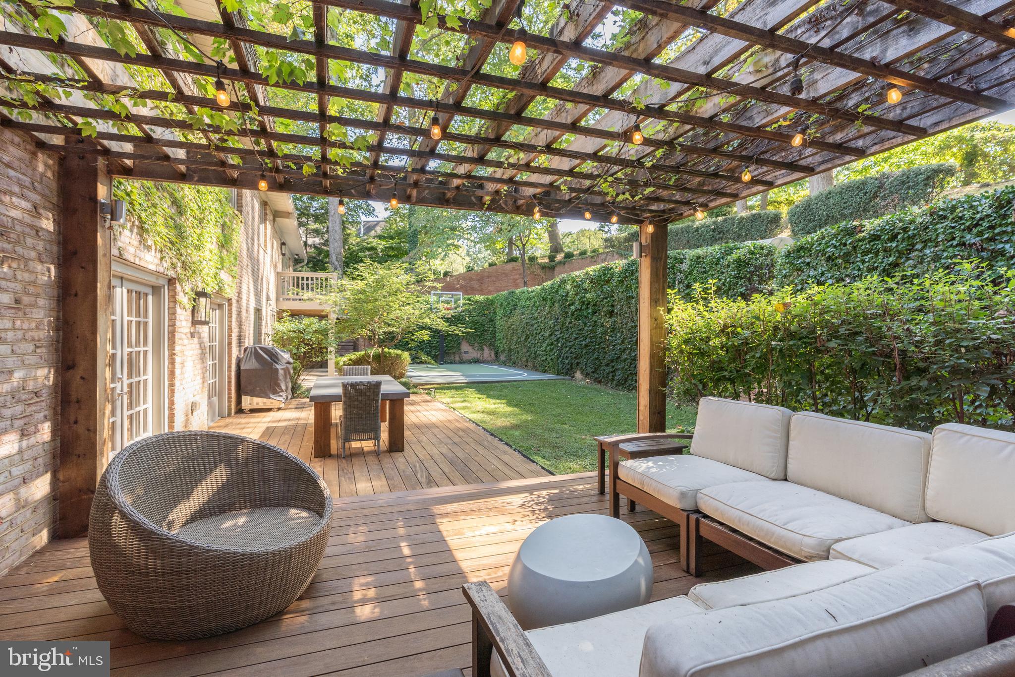 BANNOCKBURN ESTATES - Residential