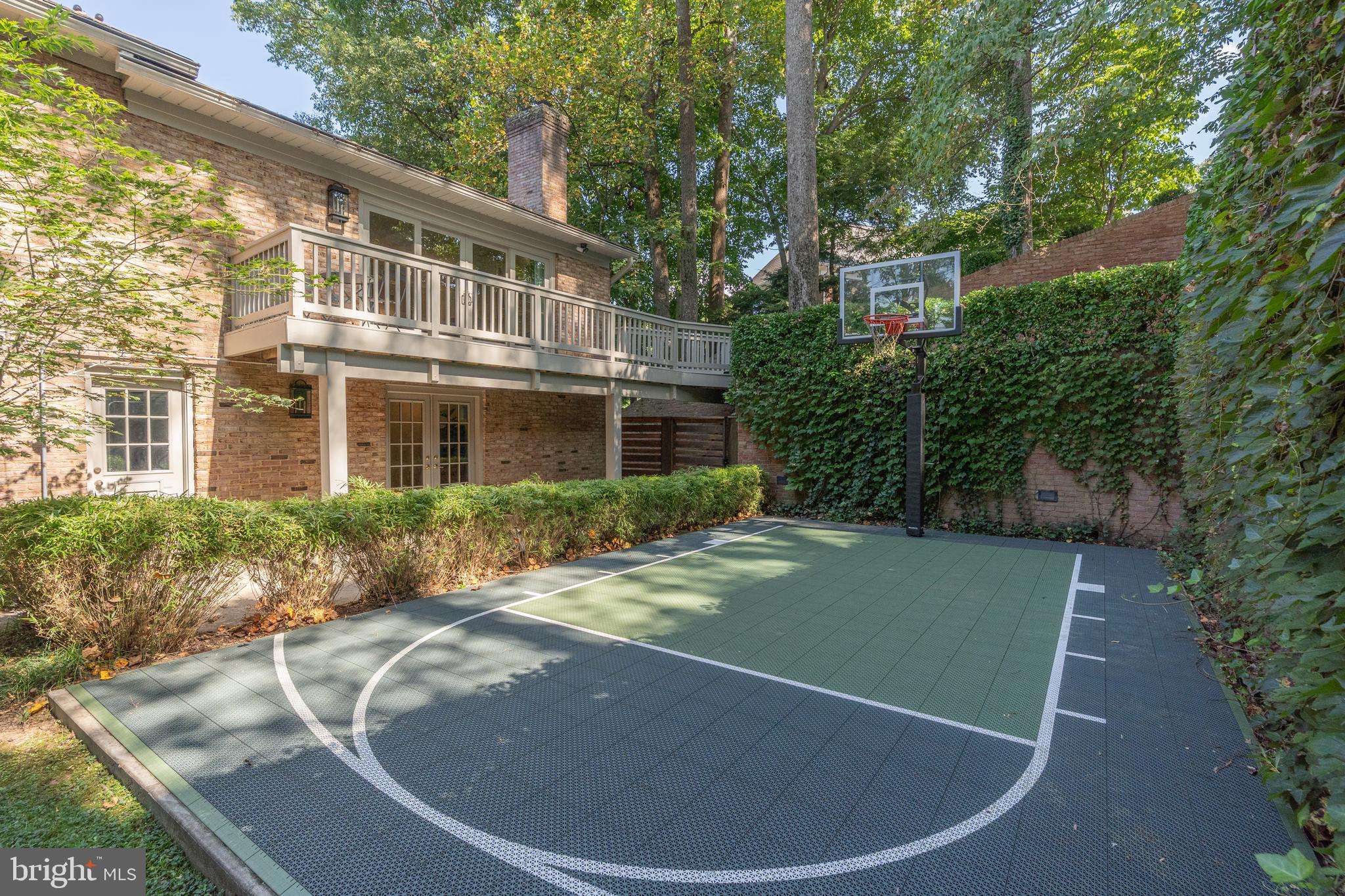 BANNOCKBURN ESTATES - Residential