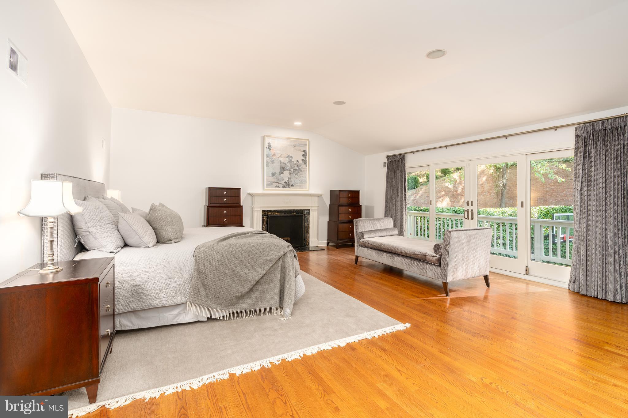 BANNOCKBURN ESTATES - Residential