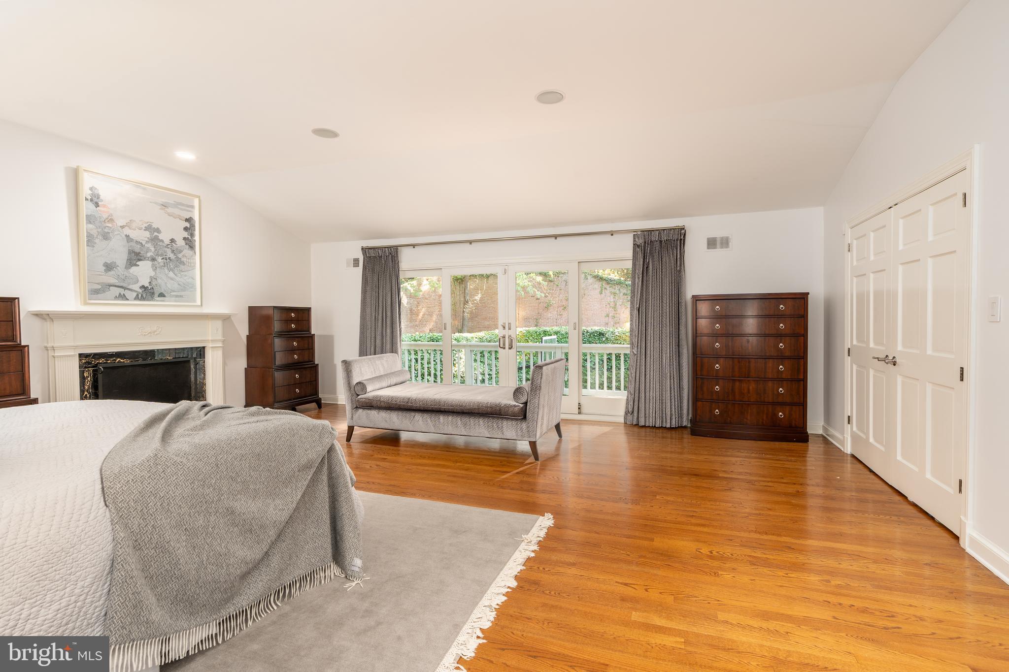 BANNOCKBURN ESTATES - Residential