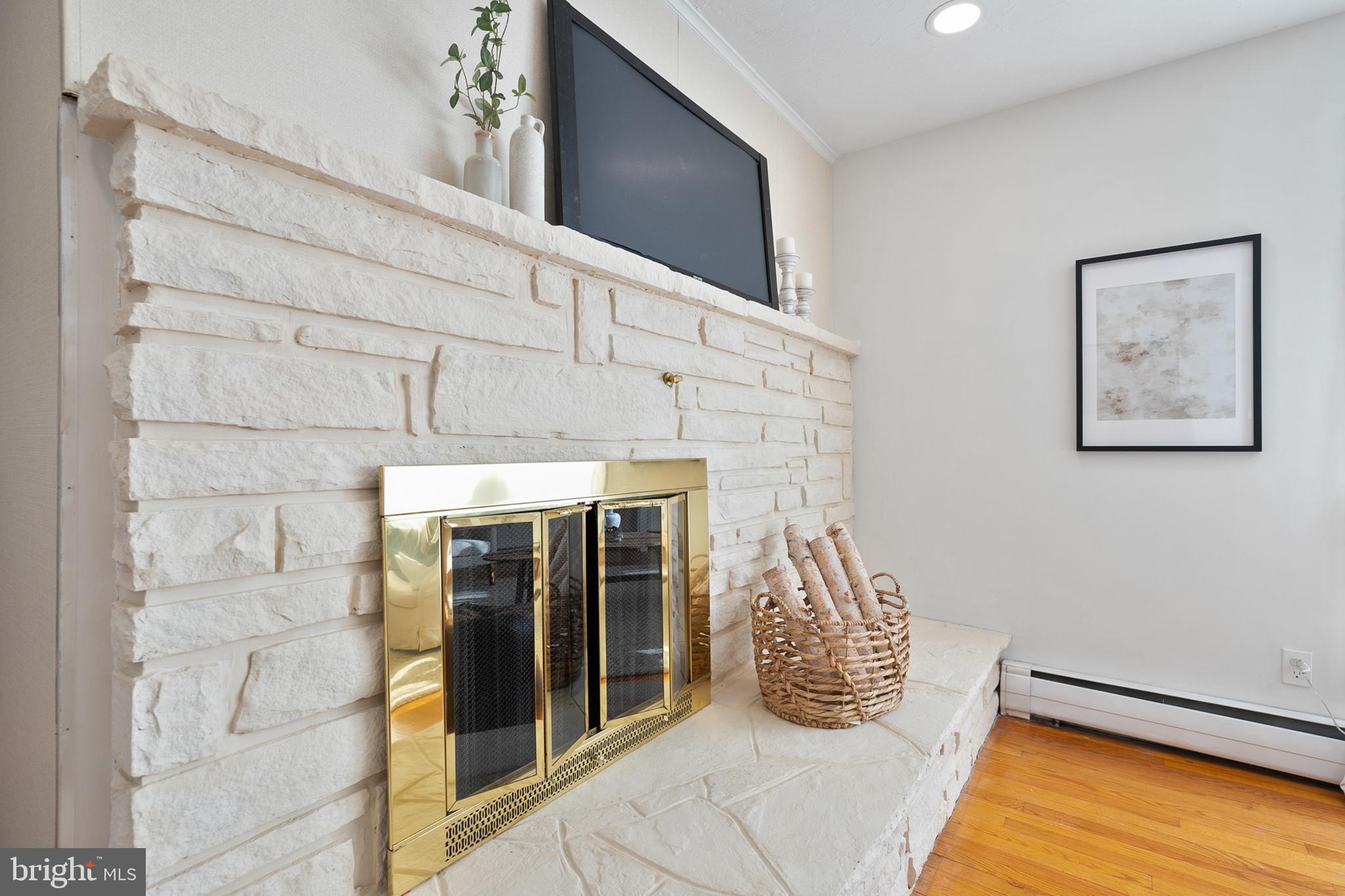 BRENTWOOD MANOR - Residential