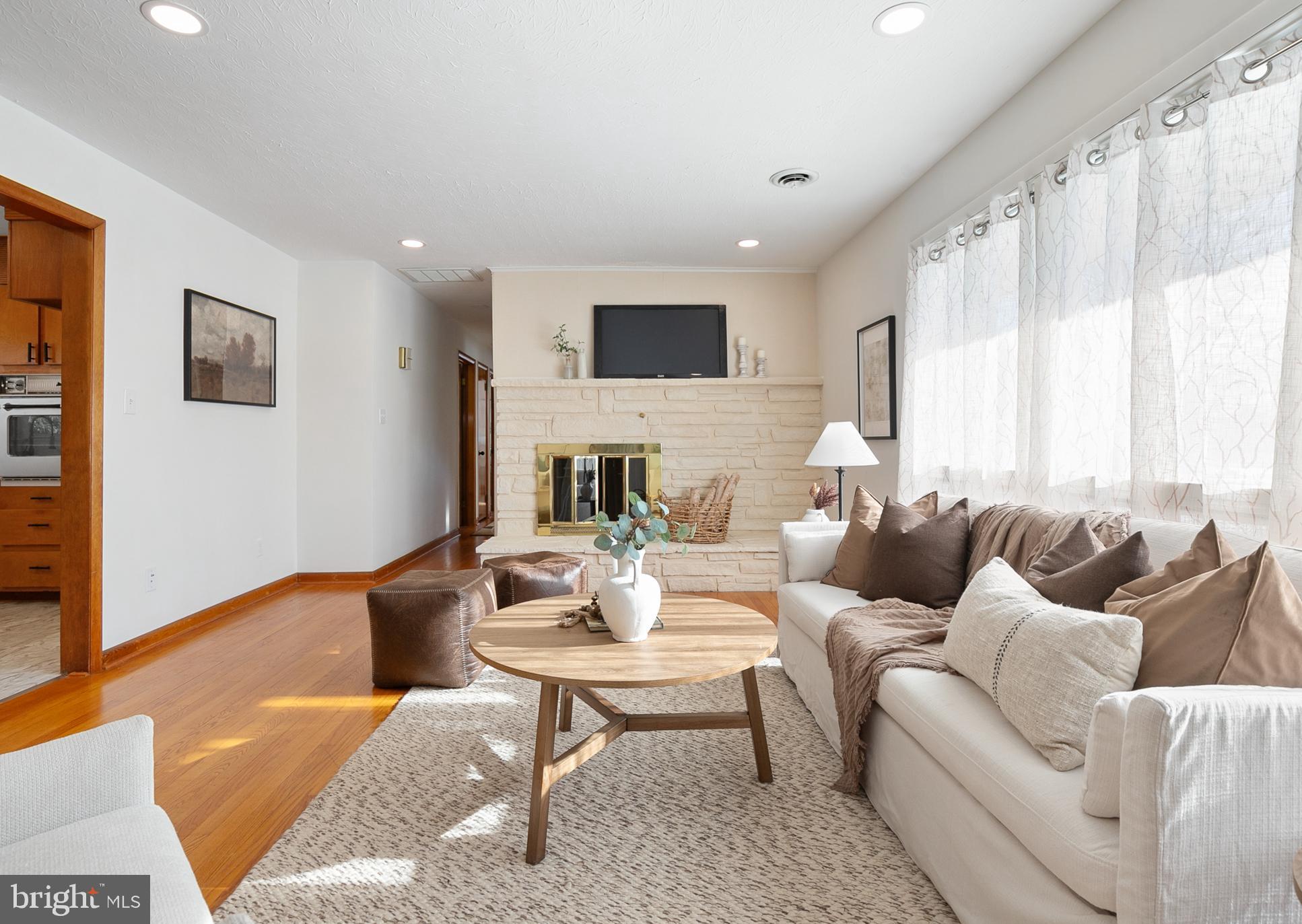 BRENTWOOD MANOR - Residential