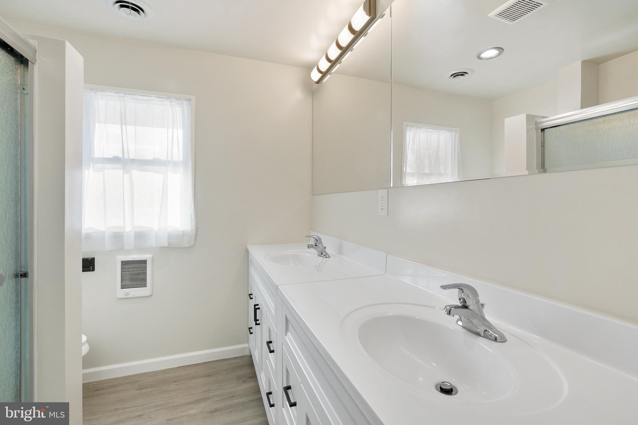 BRENTWOOD MANOR - Residential