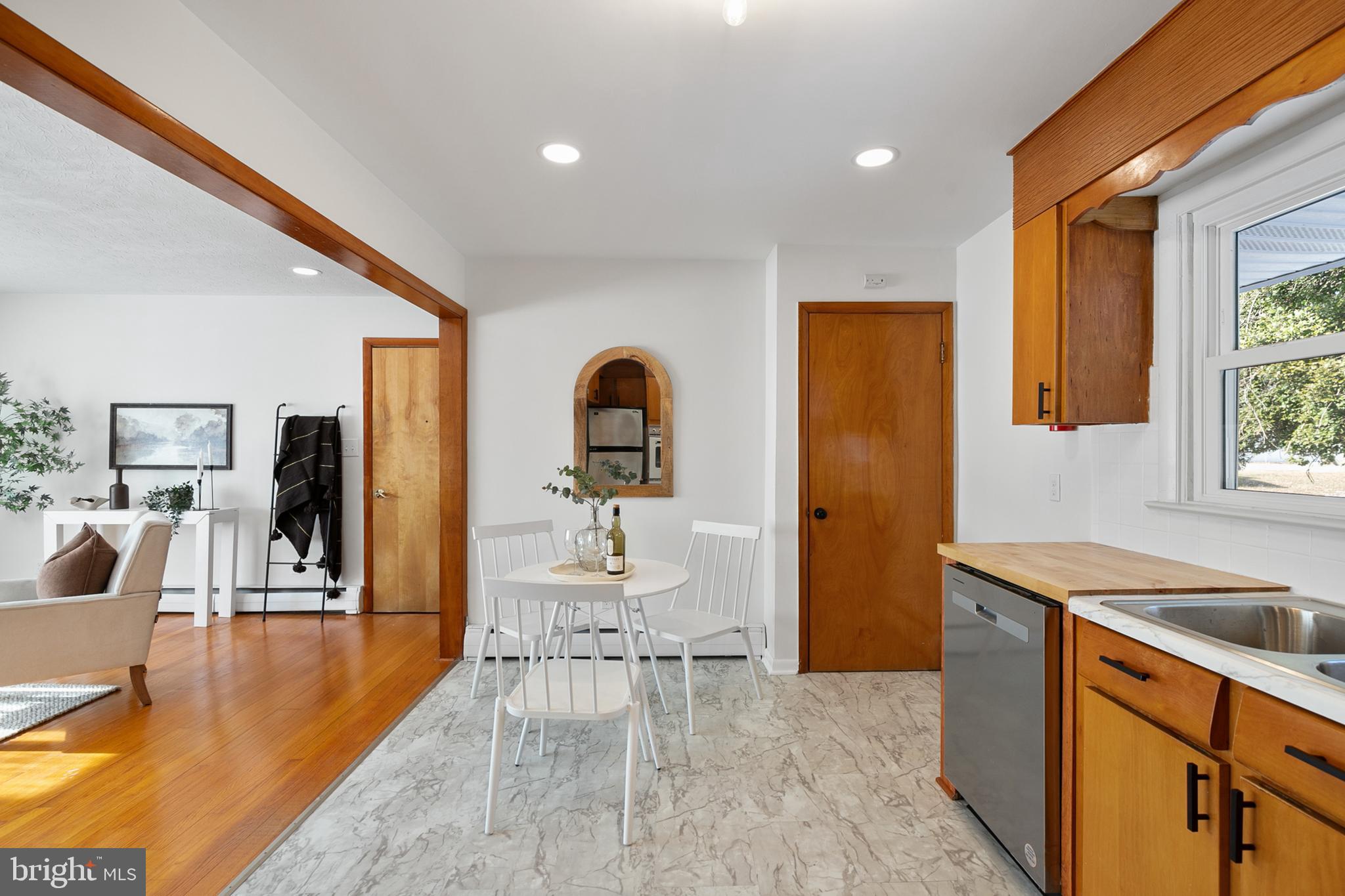 BRENTWOOD MANOR - Residential