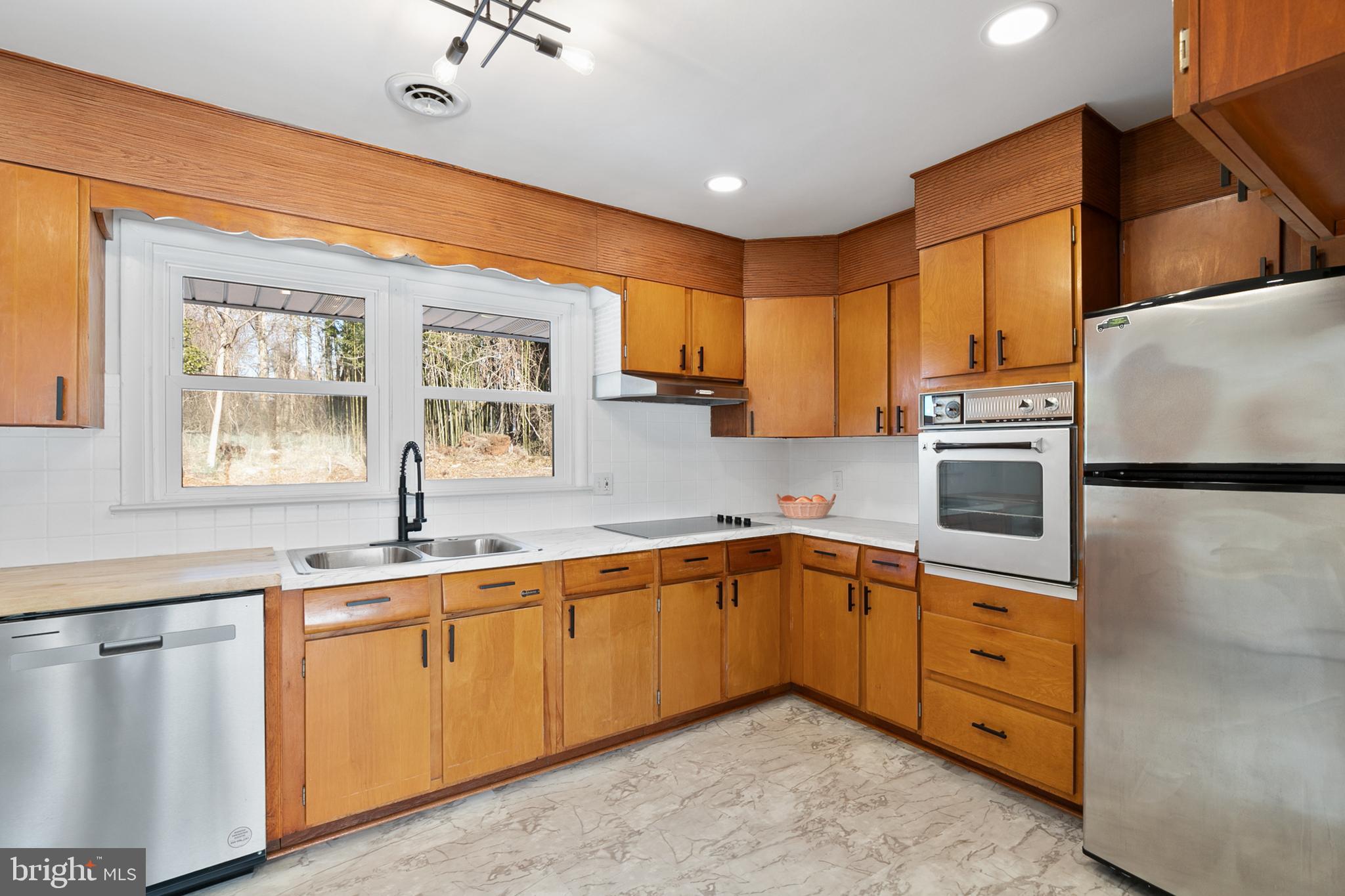 BRENTWOOD MANOR - Residential