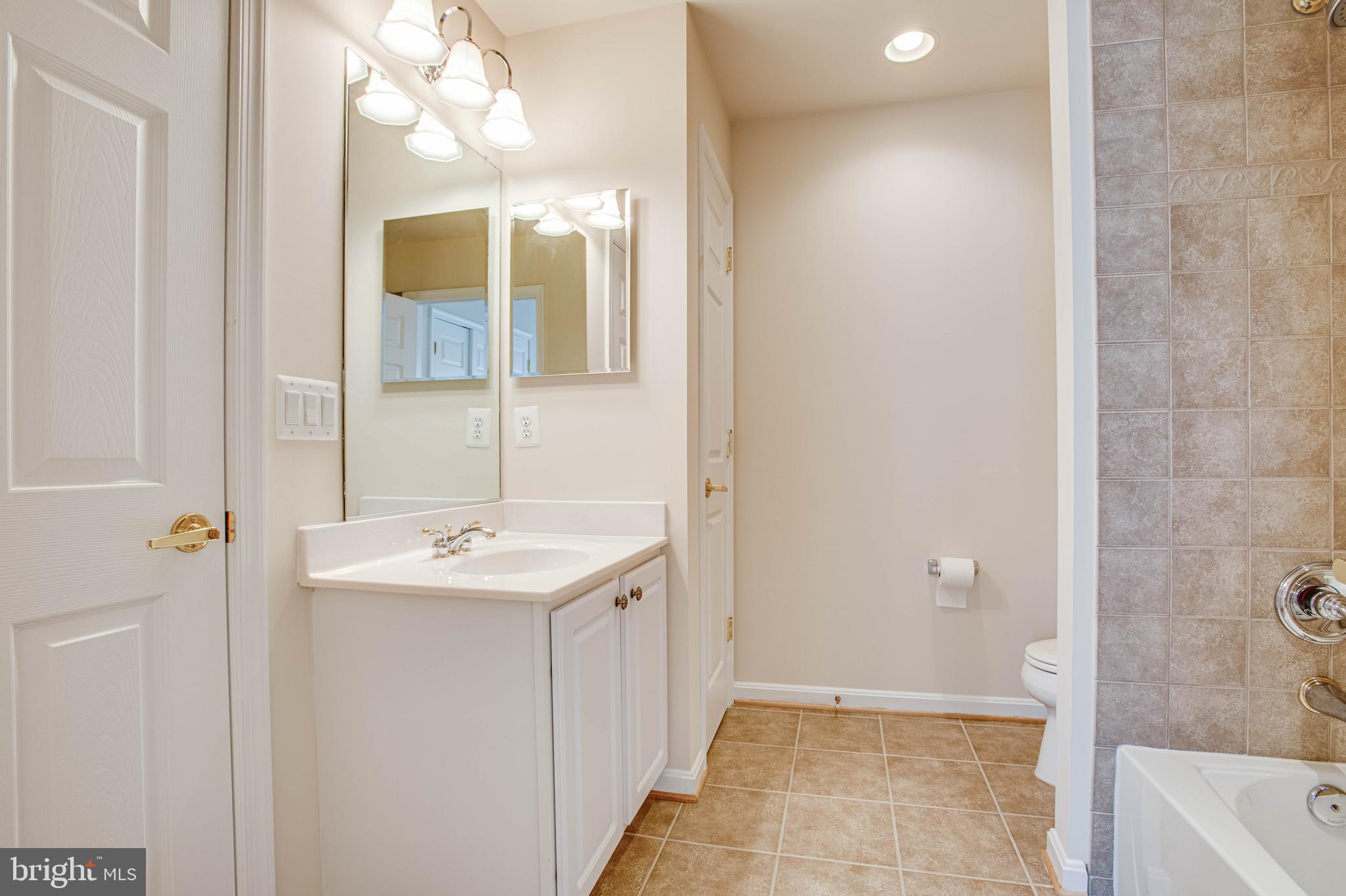 VIRGINIA HERITAGE AT LEE'S PARK - Residential