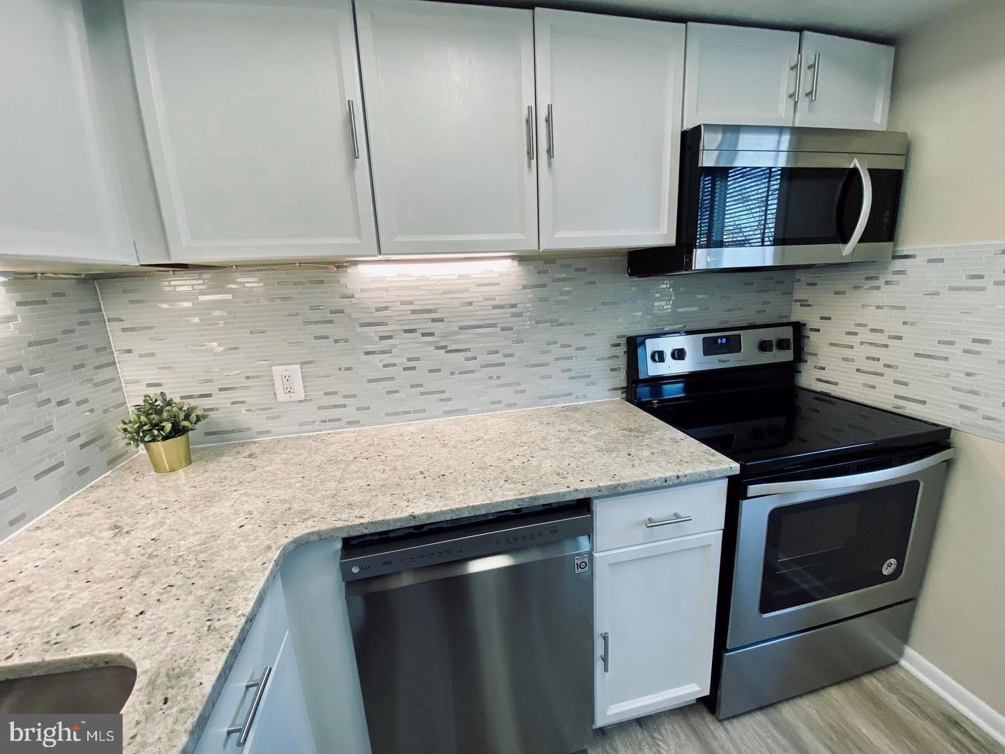 BOLLING BROOK - Residential Lease