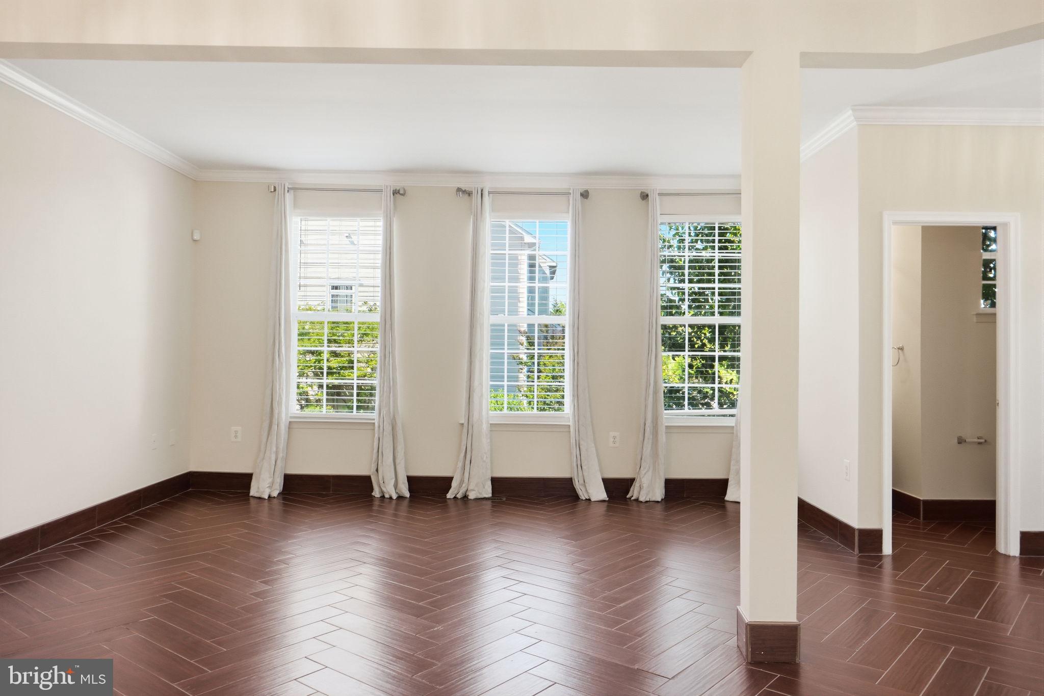 POTOMAC CROSSING - Residential