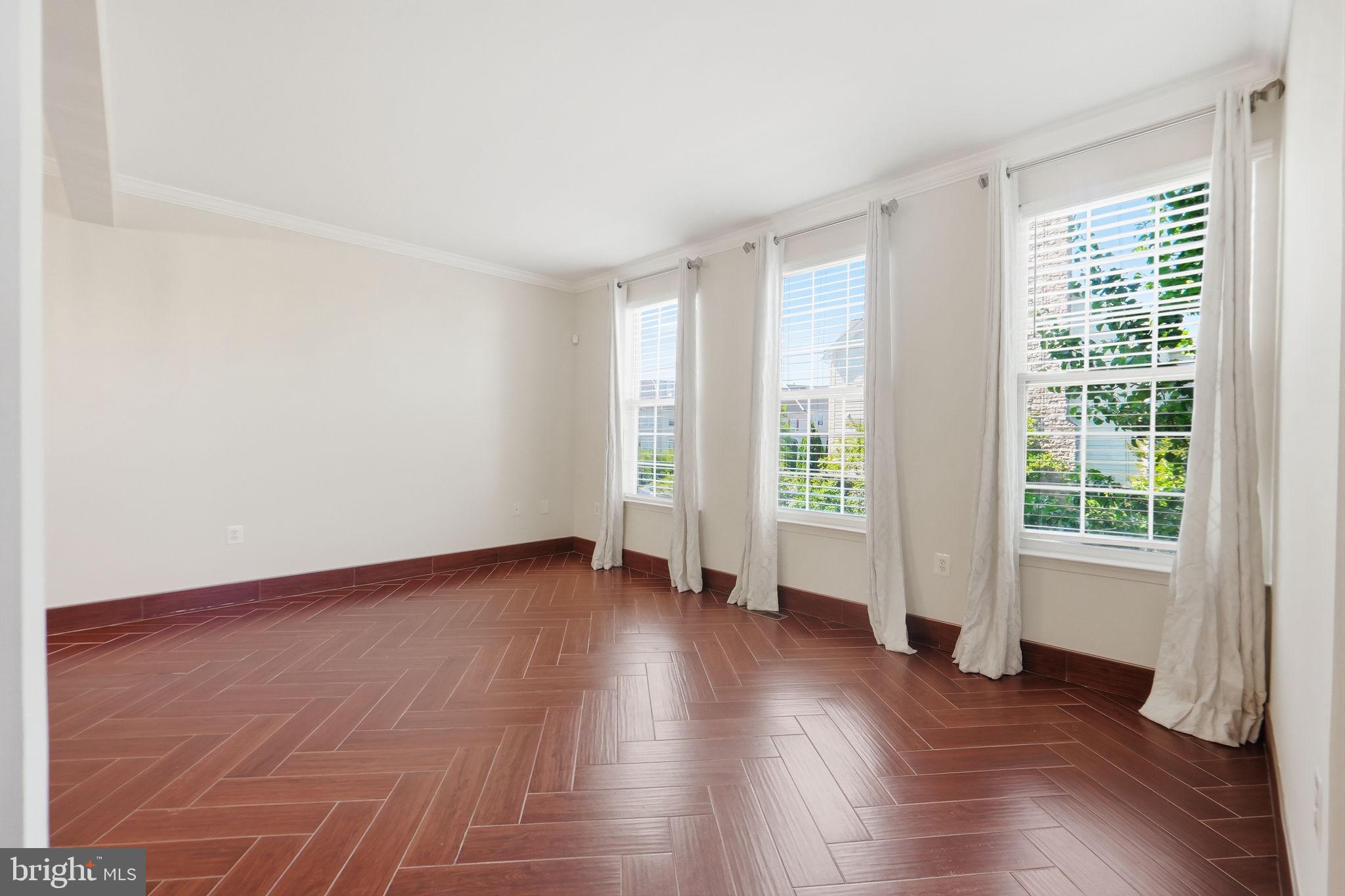 POTOMAC CROSSING - Residential