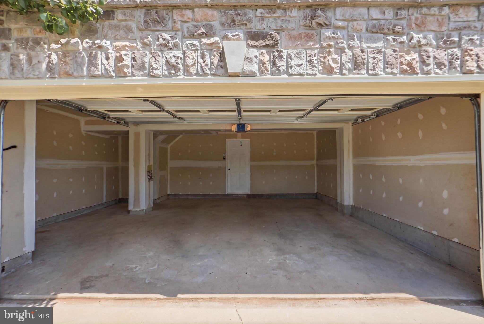 POTOMAC CROSSING - Residential